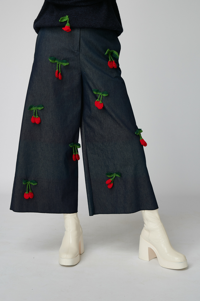 Pantalon CERRY. Materiale naturale, design unicat, cu broderie si aplicatii handmade