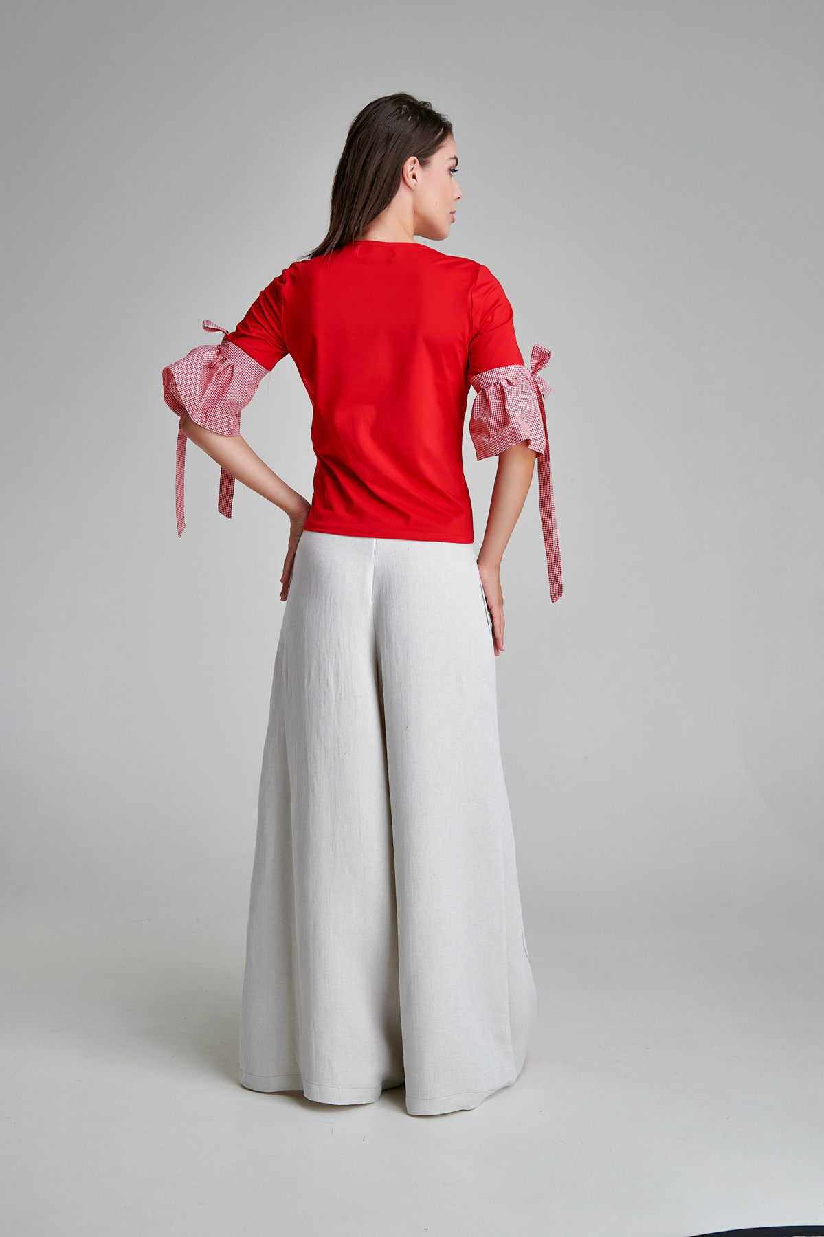 FAVI casual blouse with red cotton cuffs. Natural fabrics, original design, handmade embroidery