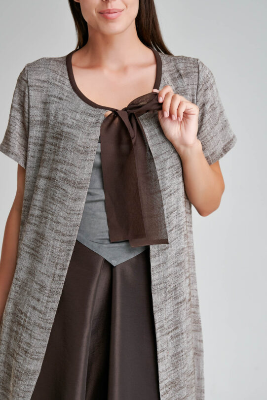 ANYA Linen cardigan with floral application brown. Natural fabrics, original design, handmade embroidery