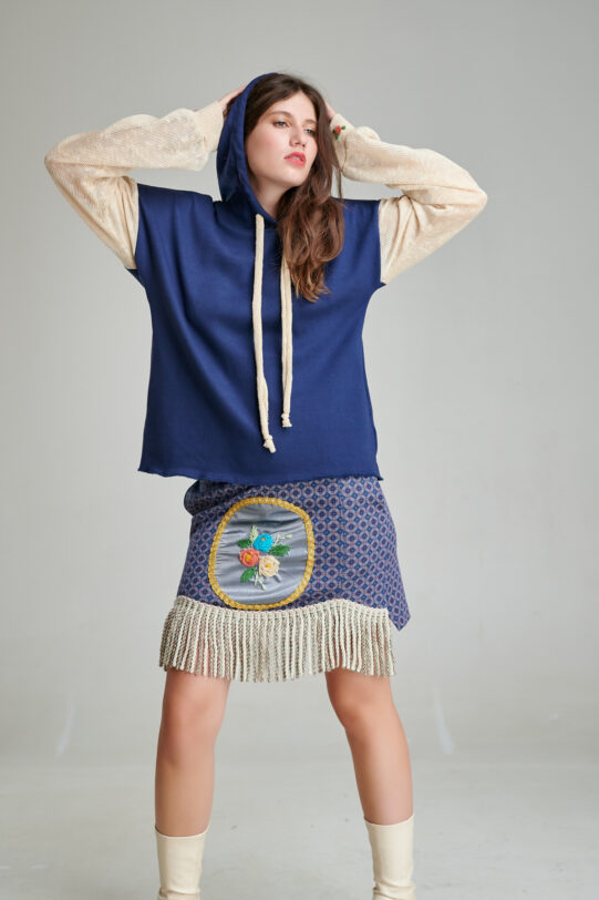 Hanorac CALLA casual blue cu maneci din tricot. Materiale naturale, design unicat, cu broderie si aplicatii handmade