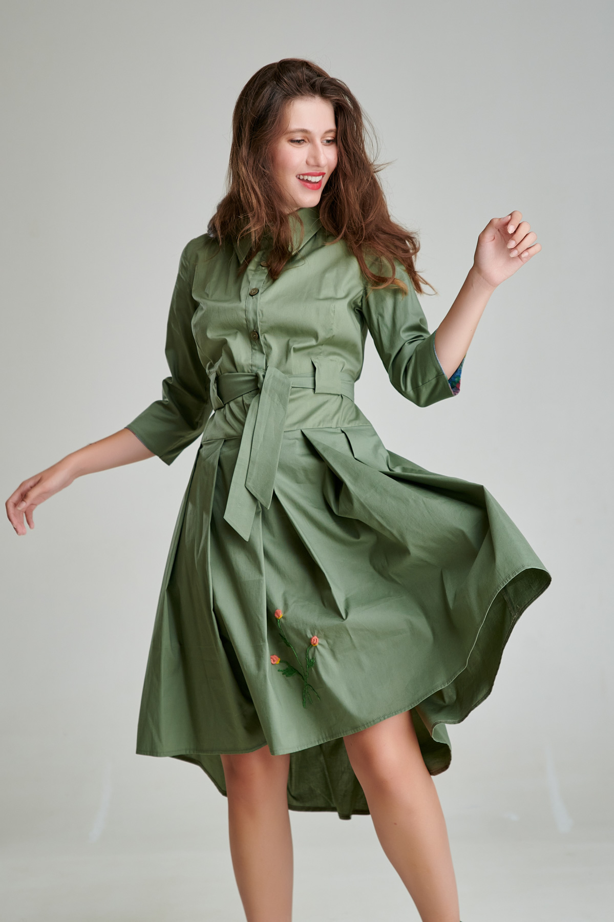 CORALIN casual mint green poplin dress. Natural fabrics, original design, handmade embroidery