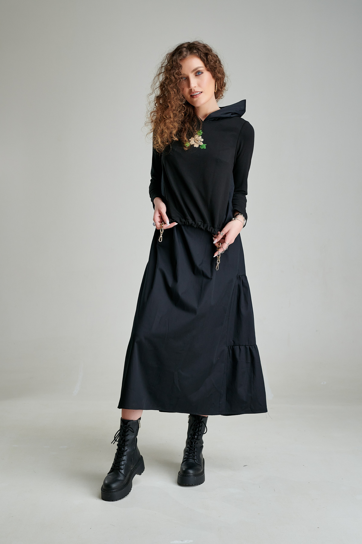 INDRA casual dress in black poplin and punto roma. Natural fabrics, original design, handmade embroidery