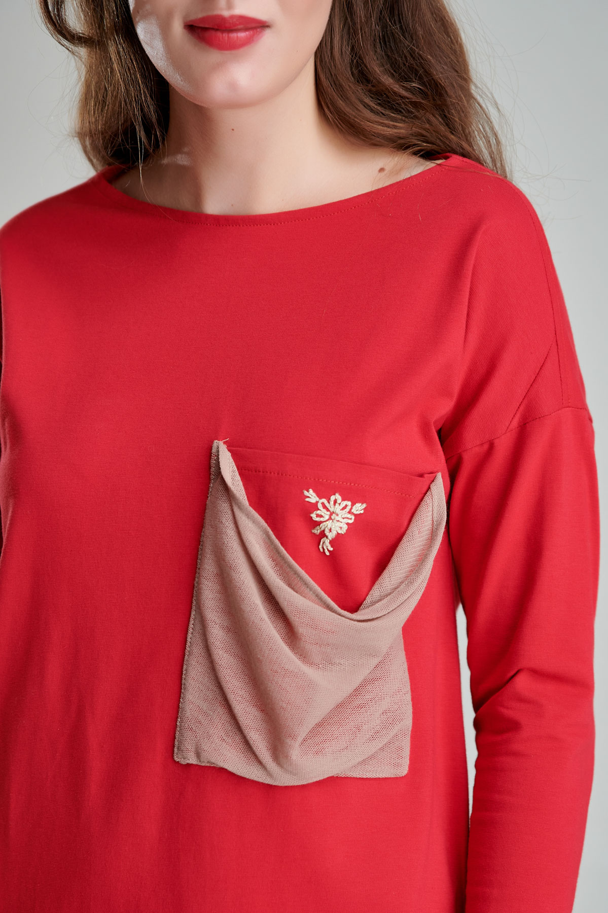 Rochie VALENTA casual din jerse rosu. Materiale naturale, design unicat, cu broderie si aplicatii handmade
