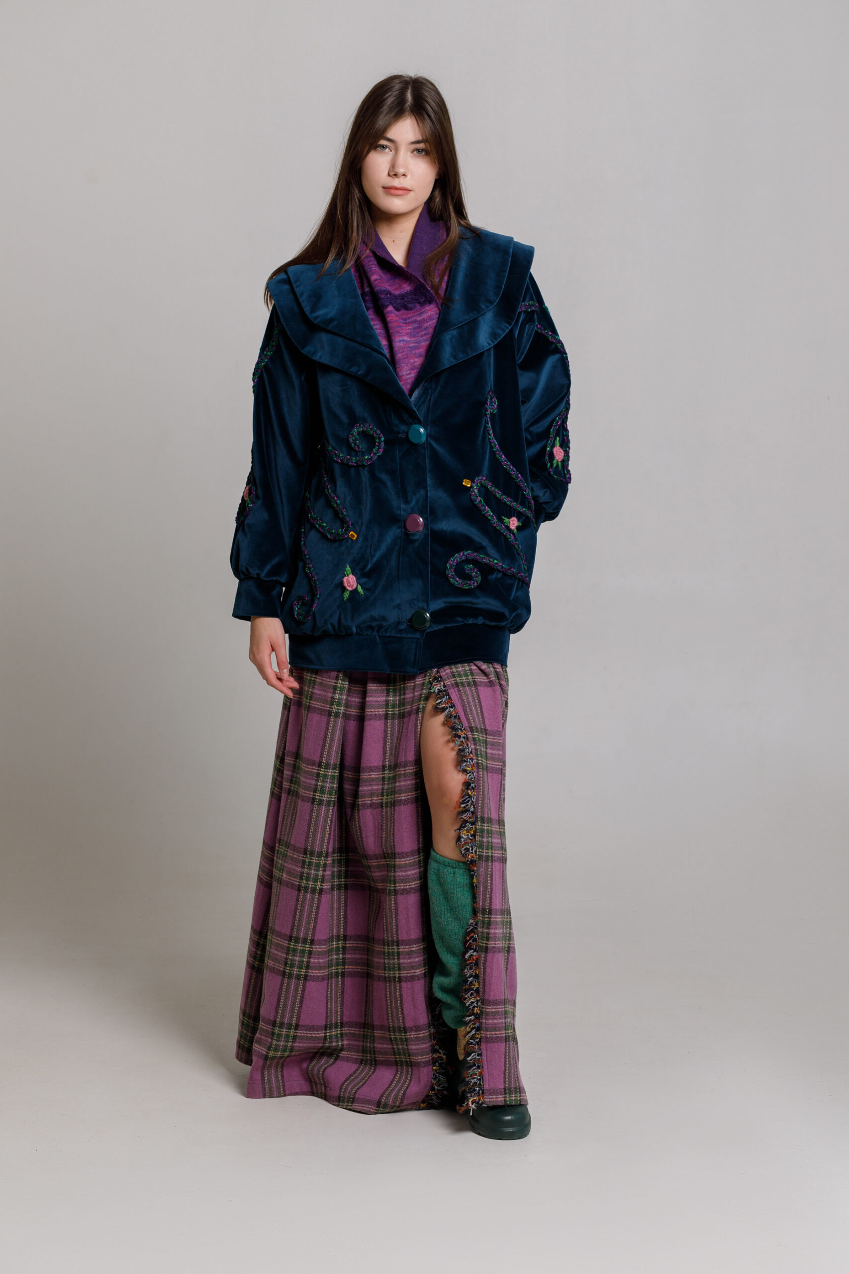Jachetă ZINNIA elegantă din catifea bleumarin. Materiale naturale, design unicat, cu broderie si aplicatii handmade