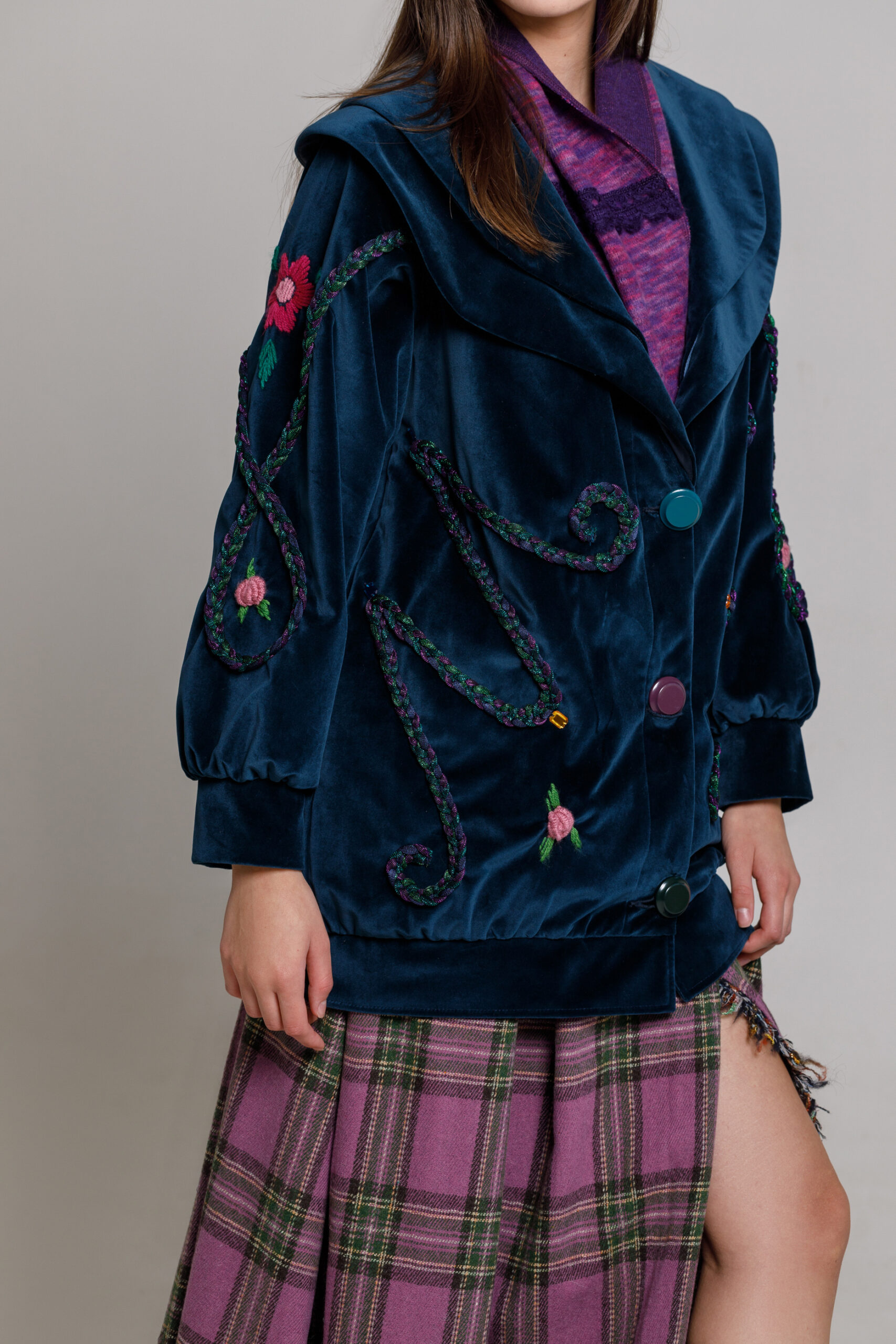 Jachetă ZINNIA elegantă din catifea bleumarin. Materiale naturale, design unicat, cu broderie si aplicatii handmade