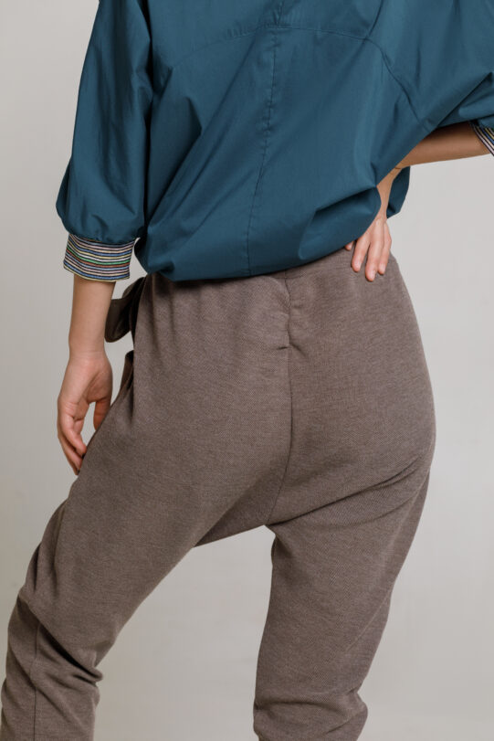 Pantalon TAOMI casual din jerse maro. Materiale naturale, design unicat, cu broderie si aplicatii handmade