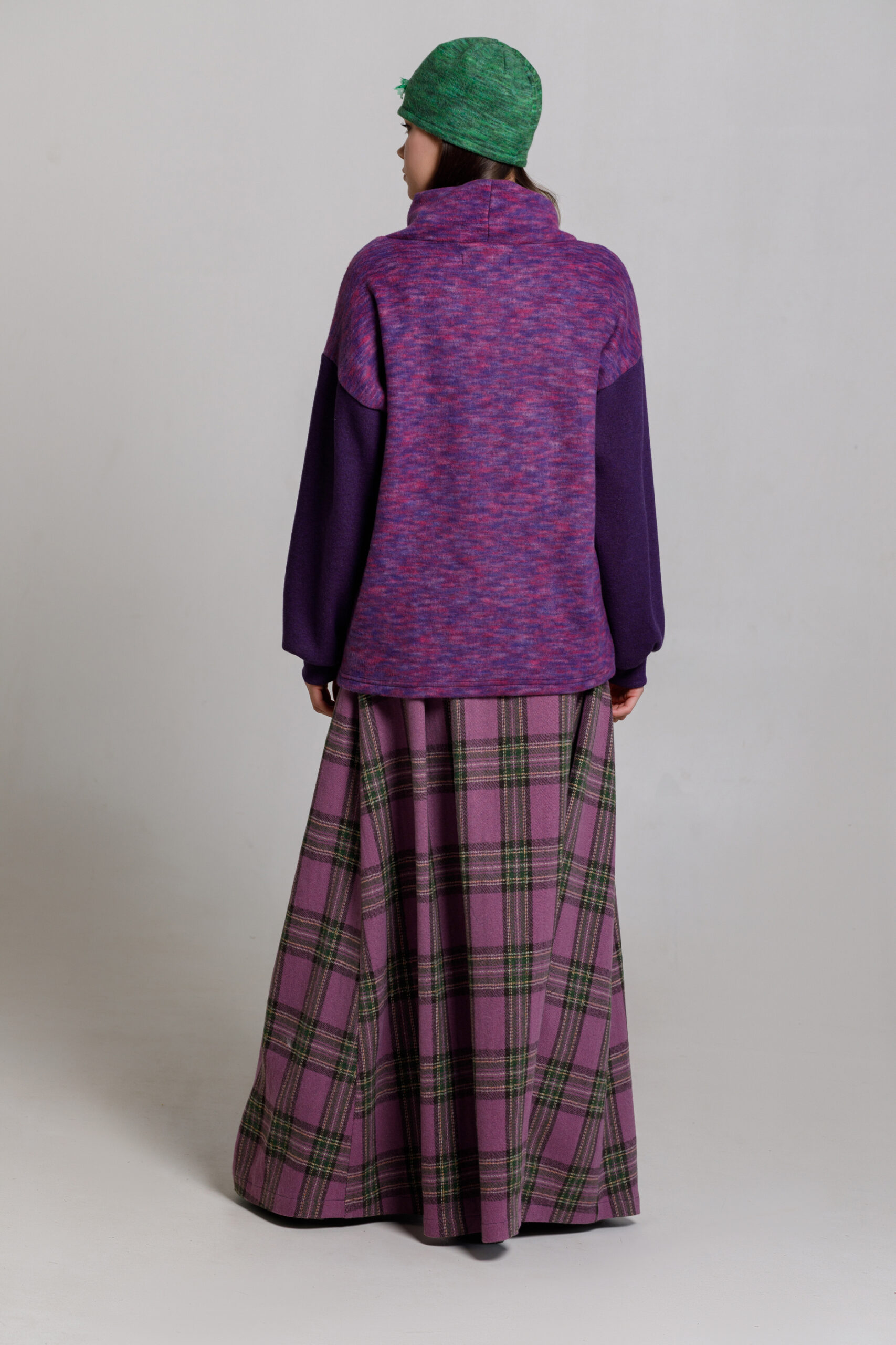 Pulover ADARA cu guler înalt din tricot mov. Materiale naturale, design unicat, cu broderie si aplicatii handmade
