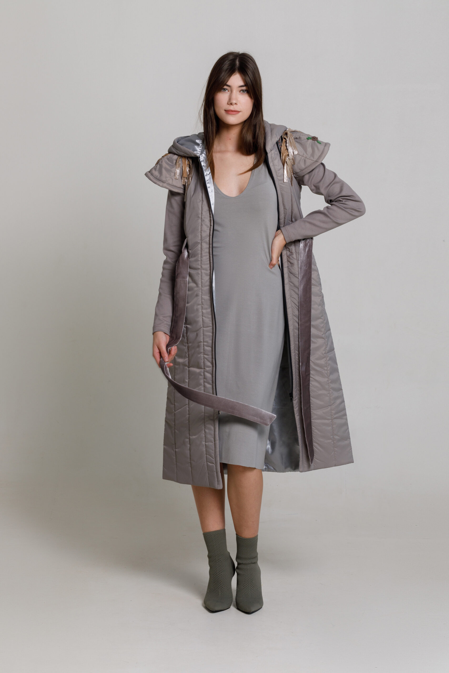ARES overcoat in gray quilted strip. Natural fabrics, original design, handmade embroidery