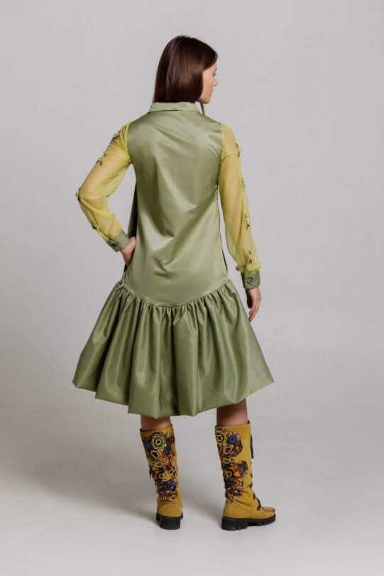 DRESS AMORA casual green satin and mesh. Natural fabrics, original design, handmade embroidery