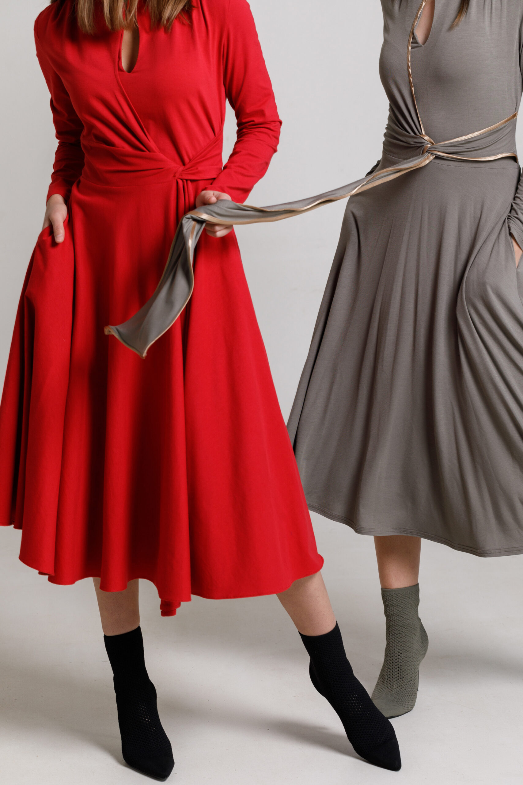 DRESS RYLEI red casual jersey. Natural fabrics, original design, handmade embroidery
