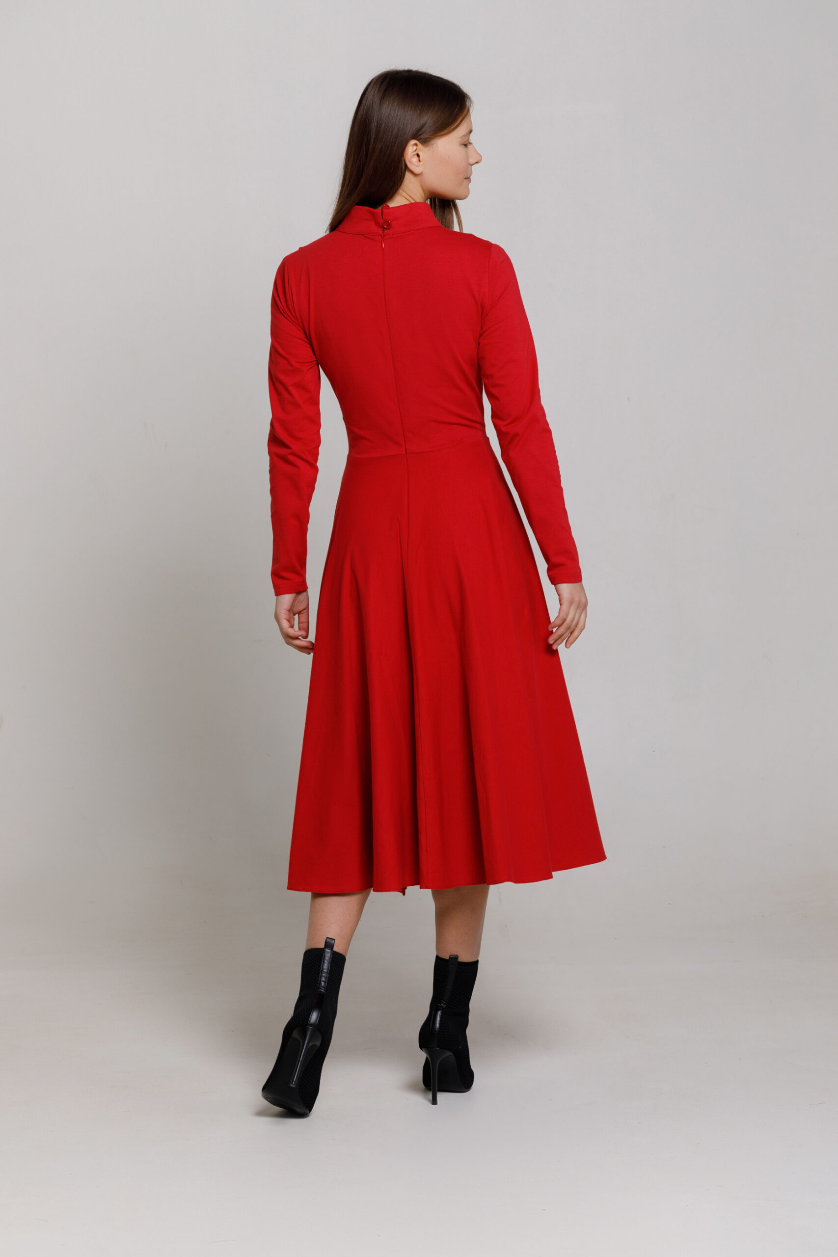 DRESS RYLEI red casual jersey. Natural fabrics, original design, handmade embroidery
