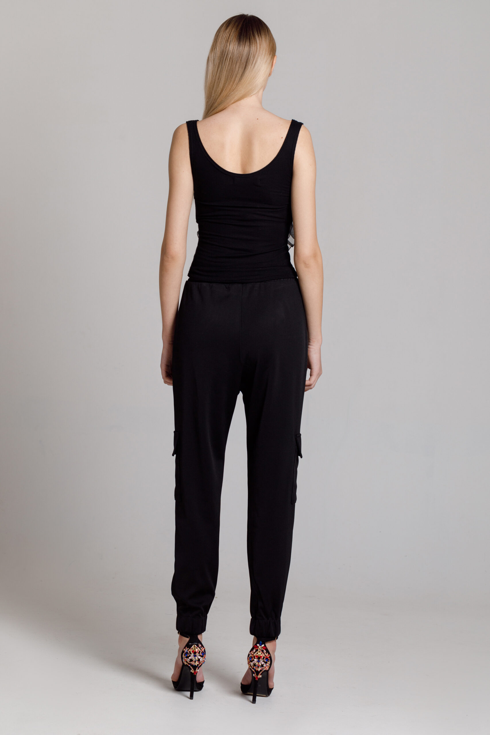 Pantalon VAN negru cu buzunare aplicate. Materiale naturale, design unicat, cu broderie si aplicatii handmade