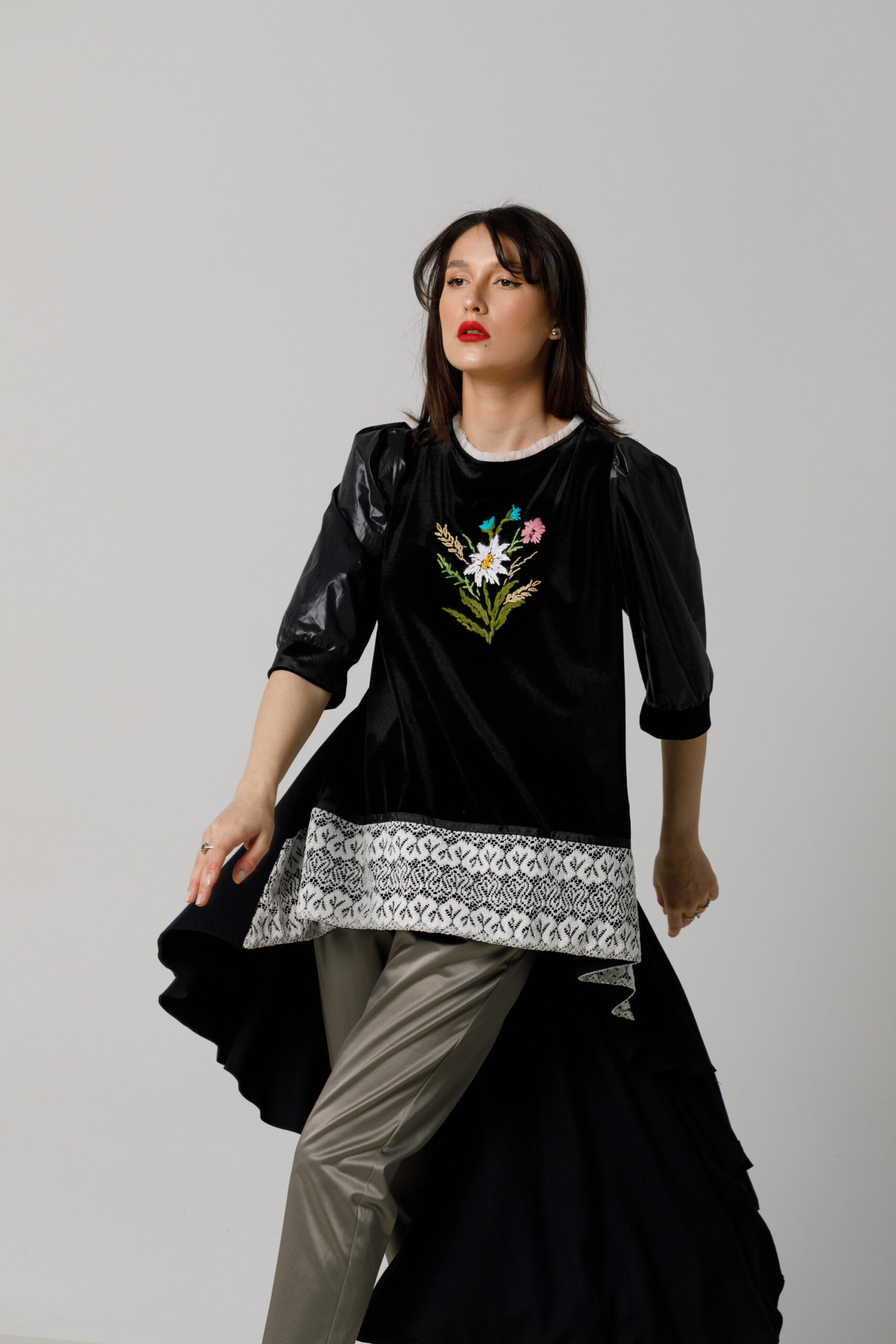 Analia asymmetrical blouse with white lace border. Natural fabrics, original design, handmade embroidery