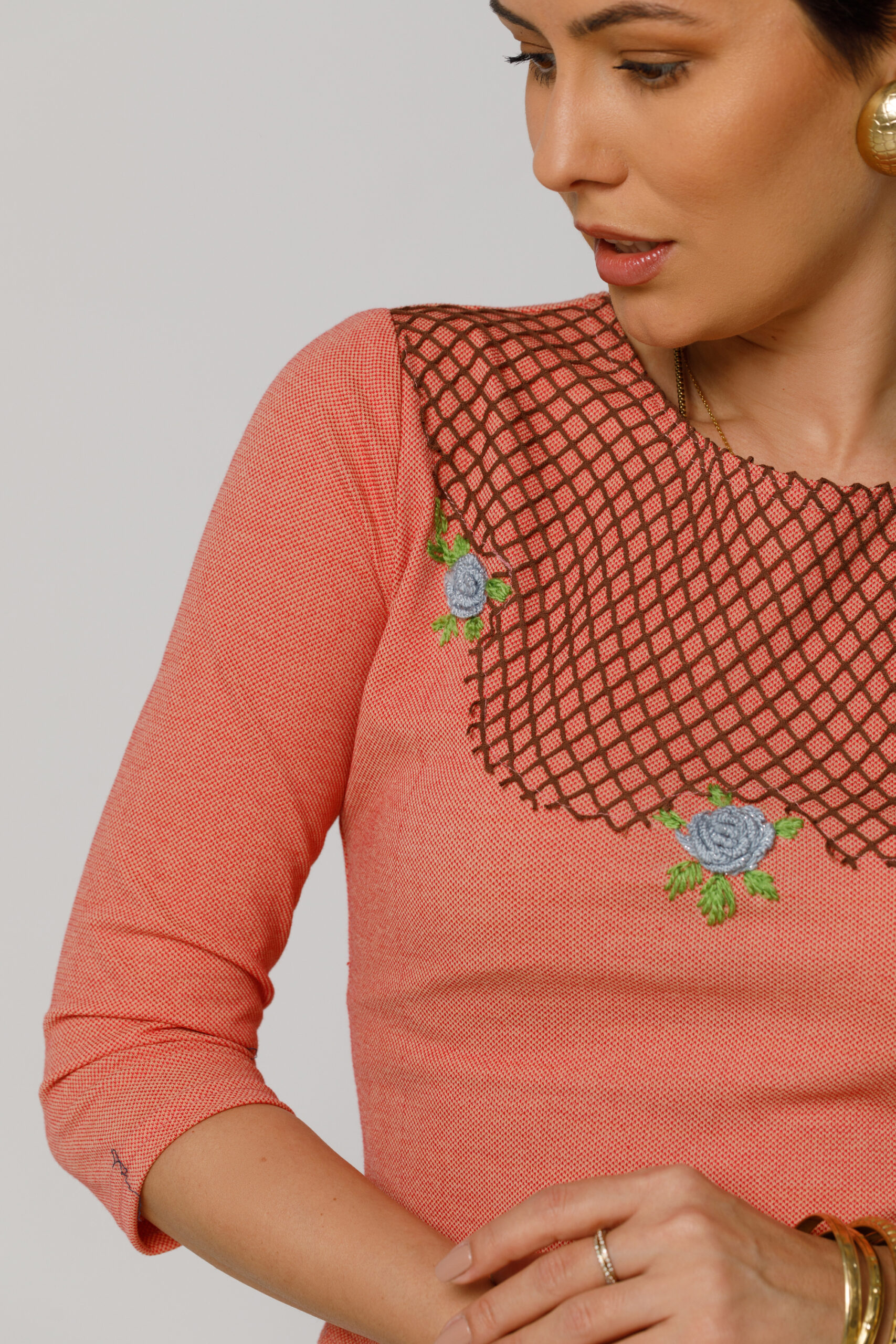 Bluza COCO cu aplicatie din plasa si broderie florala. Materiale naturale, design unicat, cu broderie si aplicatii handmade