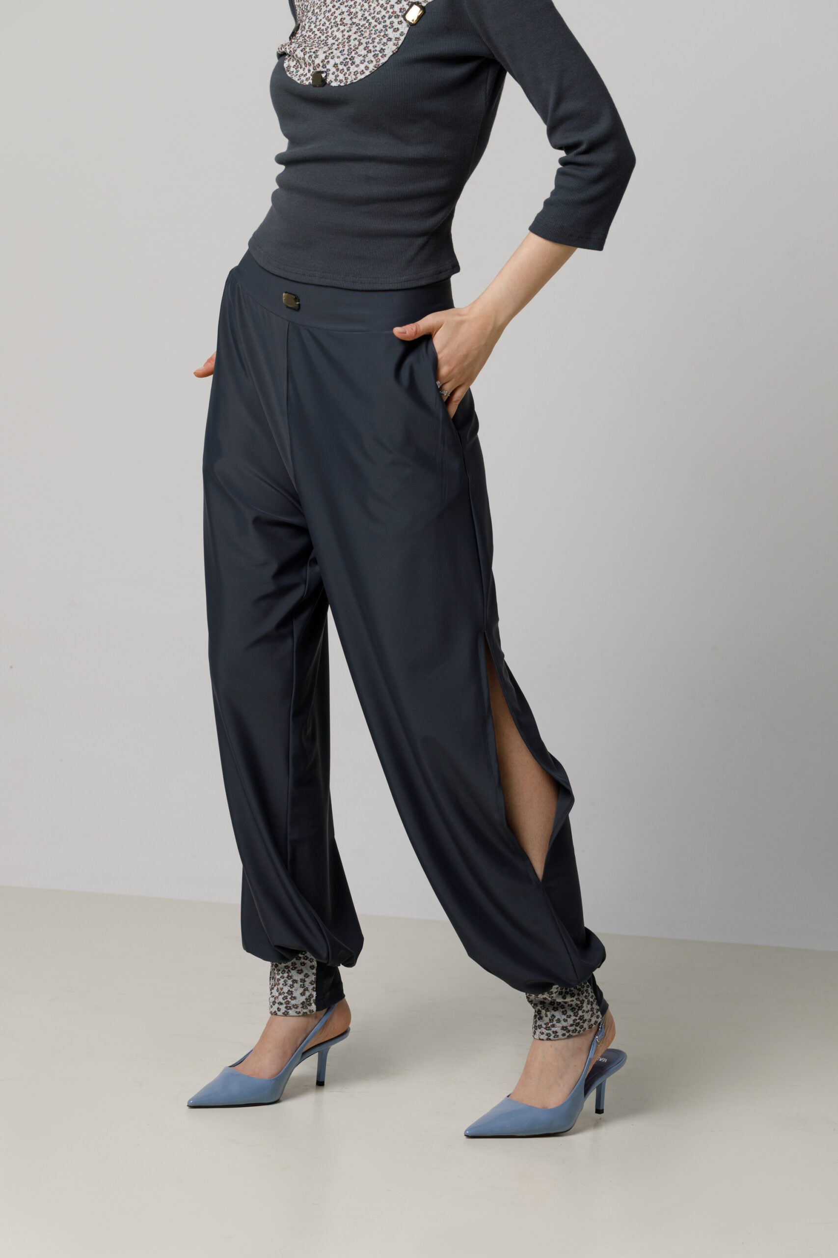 COCO GRAY CASUAL PANTS WITH FLORAL DETAIL. Natural fabrics, original design, handmade embroidery
