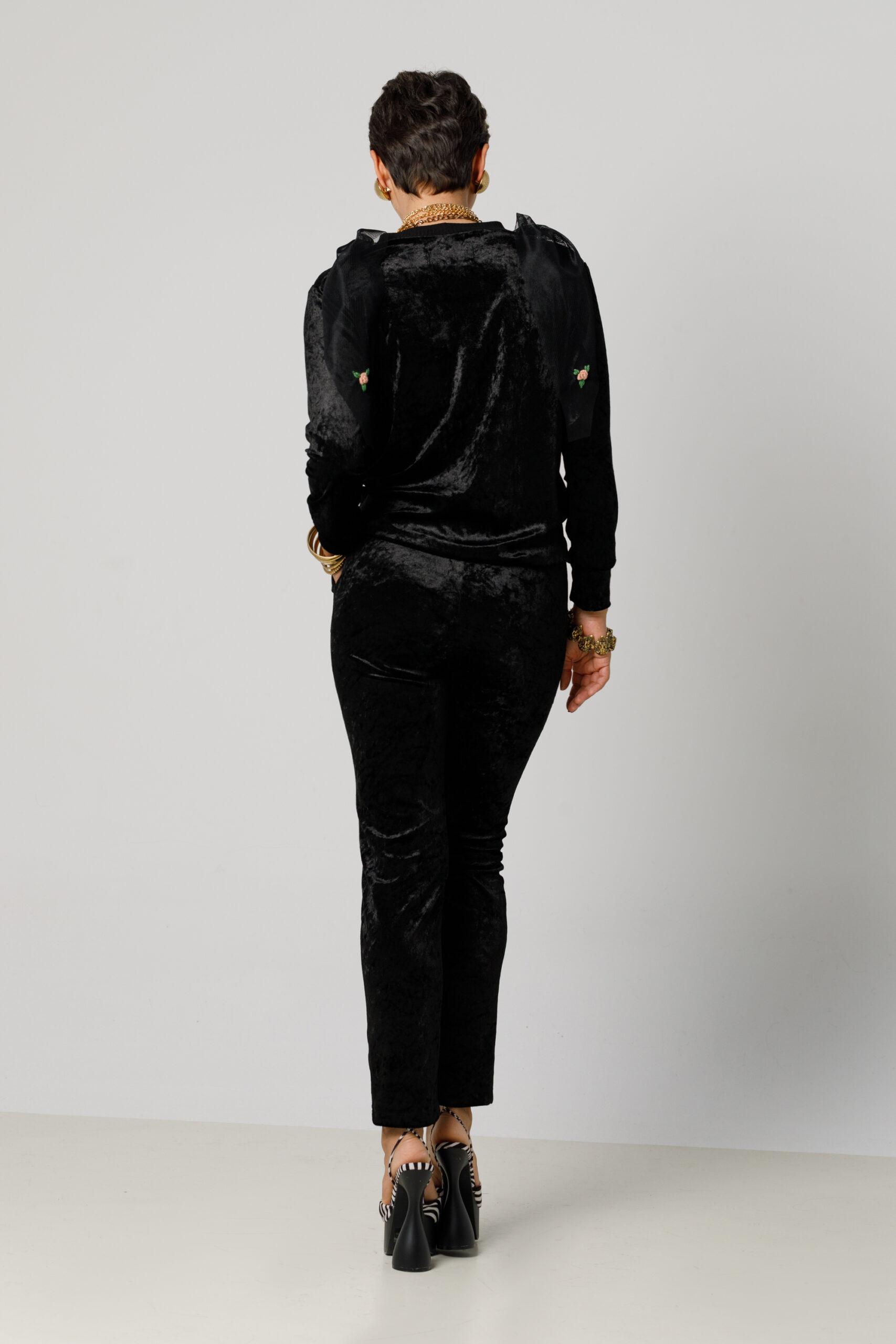 DIEM trousers in black velvet with transparent tulle pockets. Natural fabrics, original design, handmade embroidery