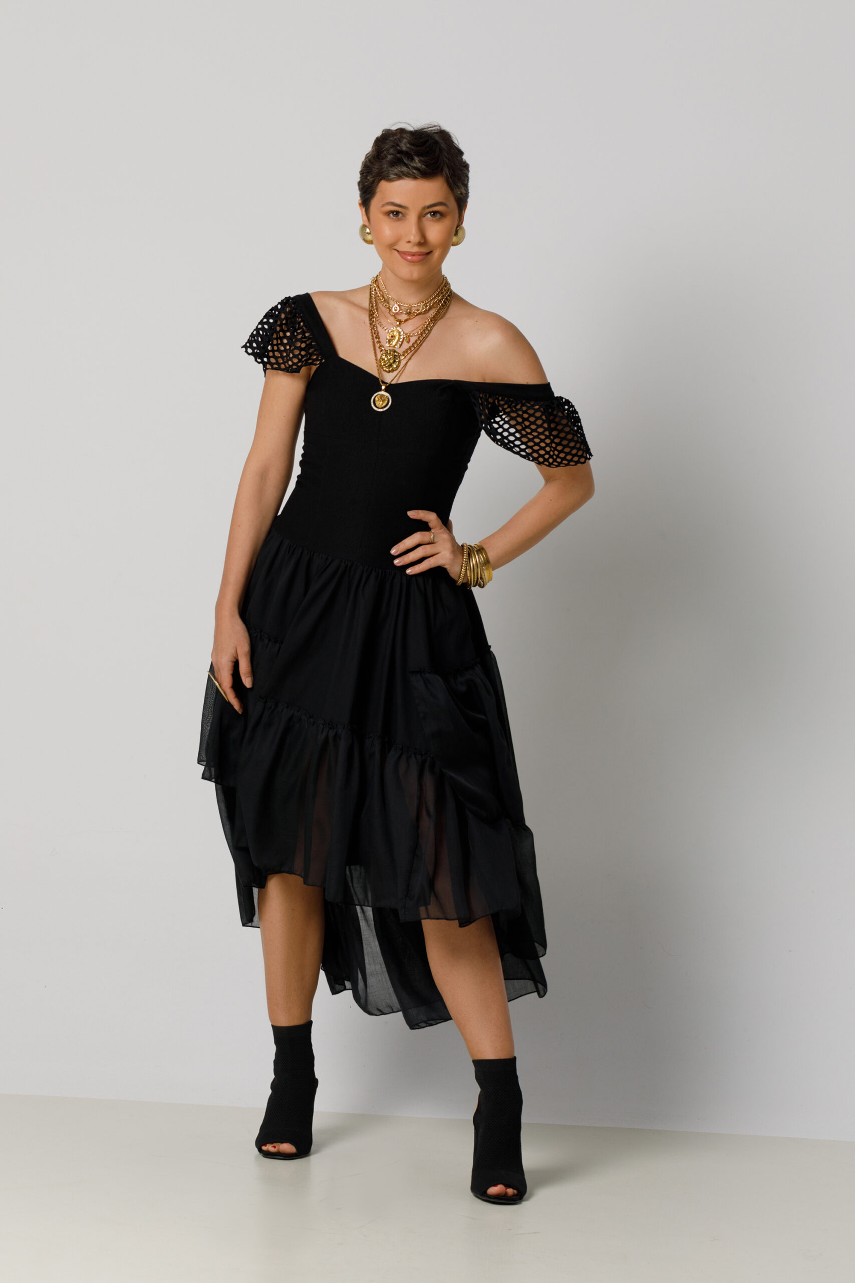 Rochie VALY casual cu corset si trena. Materiale naturale, design unicat, cu broderie si aplicatii handmade