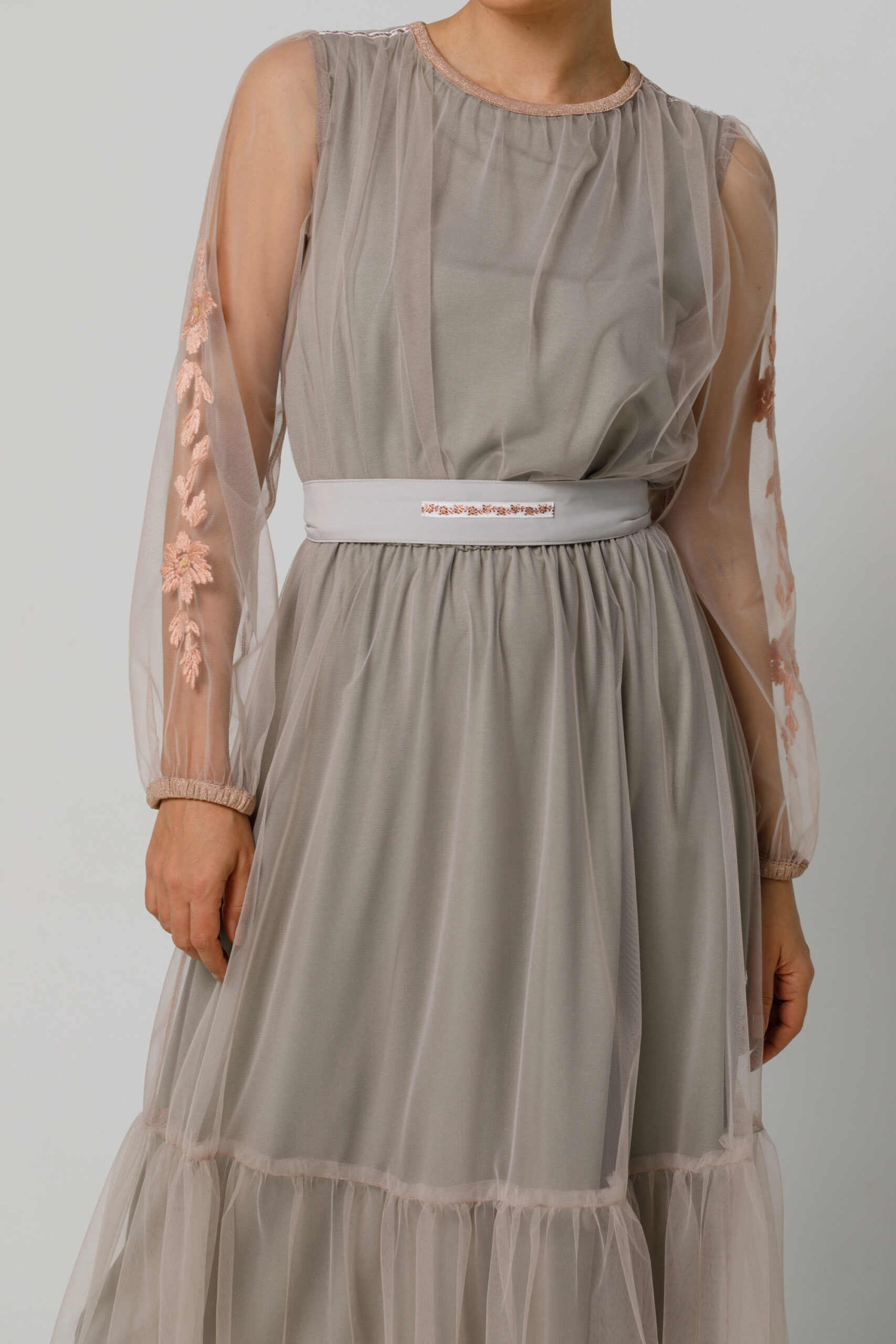 AMARIS short dress with floral embroidery. Natural fabrics, original design, handmade embroidery