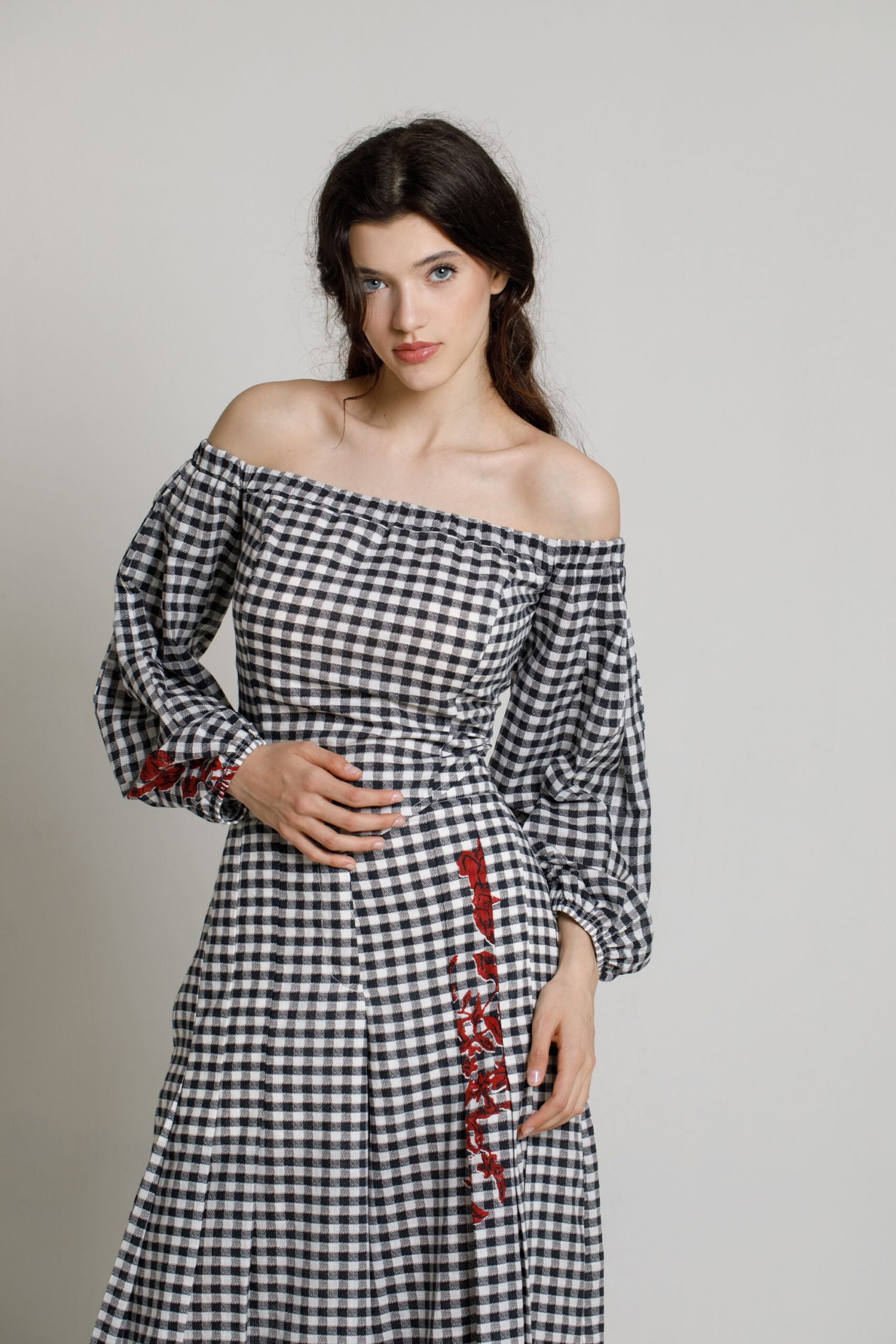 USTIN casual corset-type poplin checkered blouse. Natural fabrics, original design, handmade embroidery