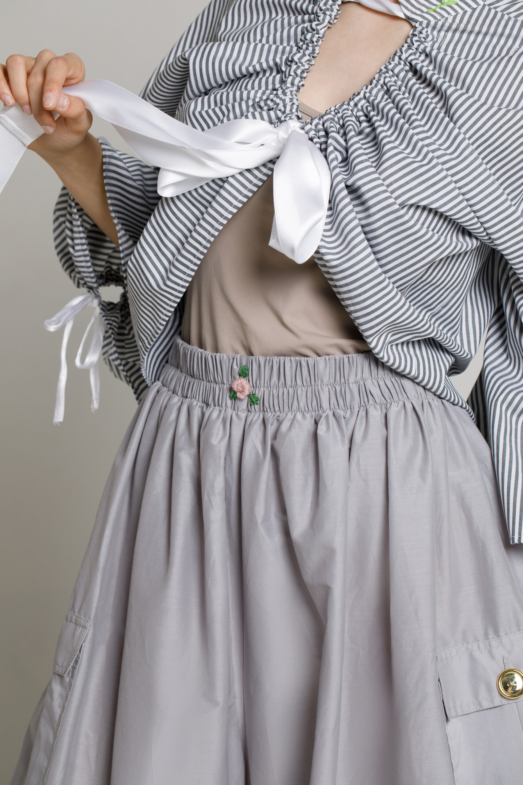 Bluza PATTY dungi versatila cu doua fete din poplin. Materiale naturale, design unicat, cu broderie si aplicatii handmade