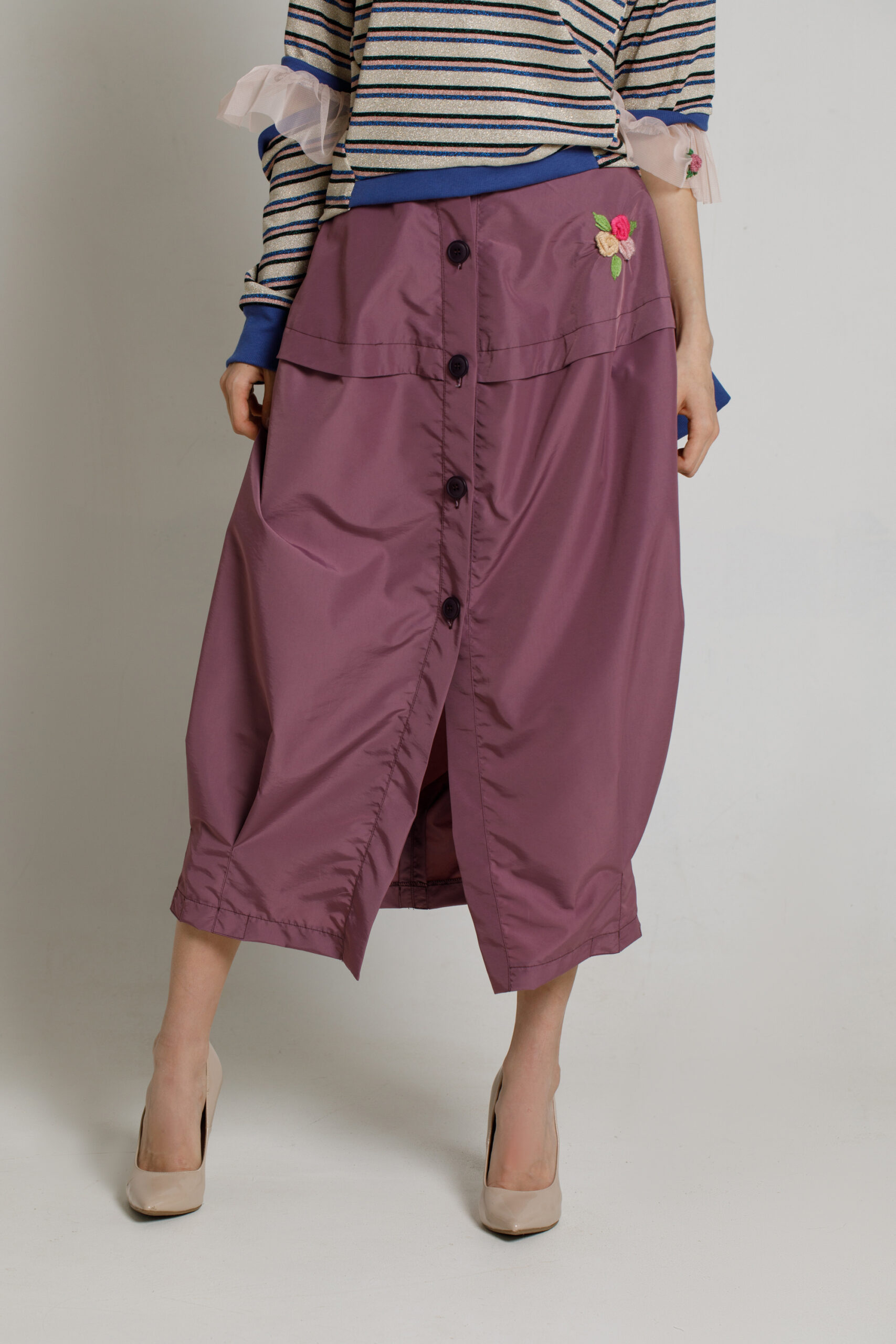 ANNE casual purple taffeta skirt with buttons. Natural fabrics, original design, handmade embroidery