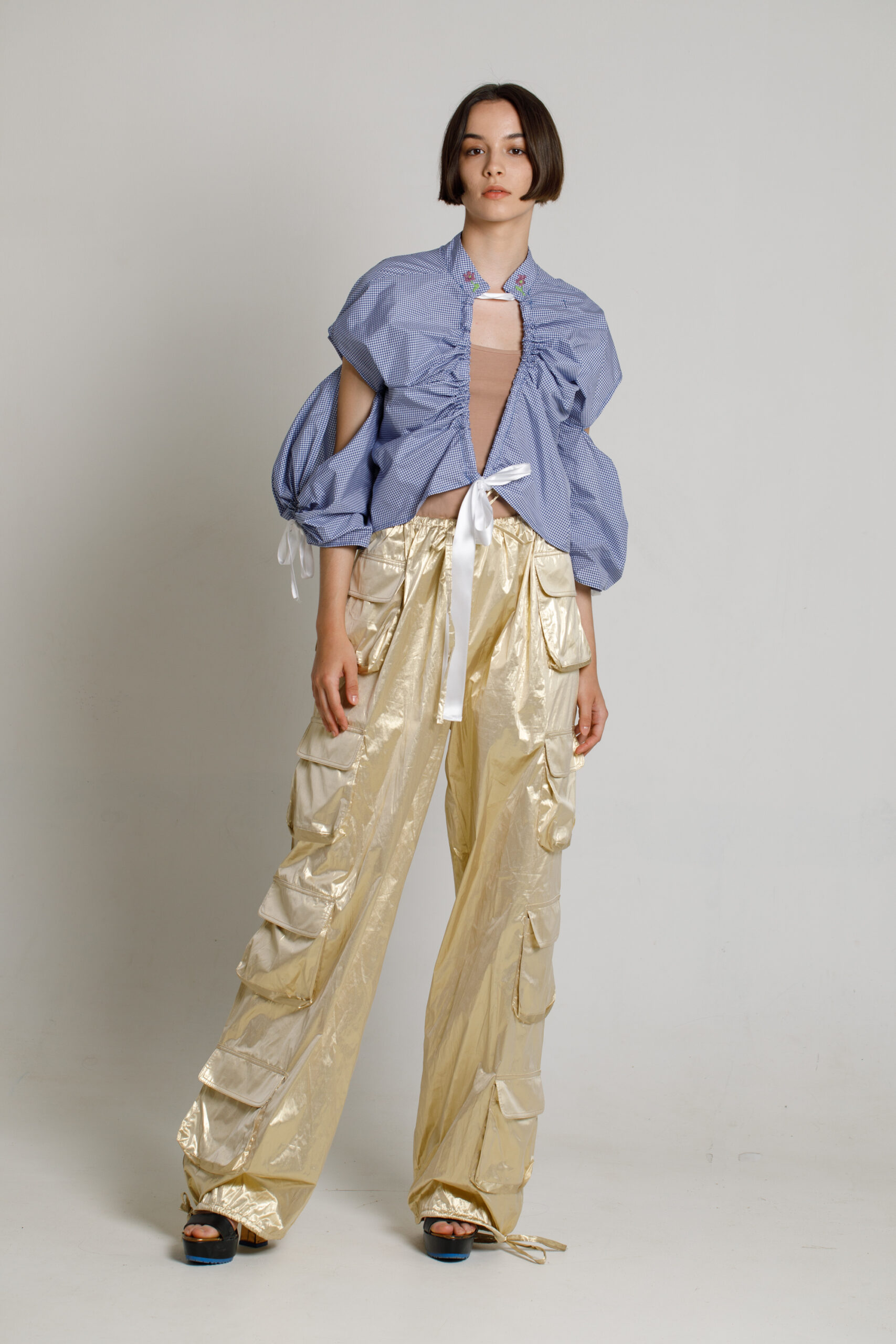 ARDEN elegant cargo pants in golden mackintosh. Natural fabrics, original design, handmade embroidery