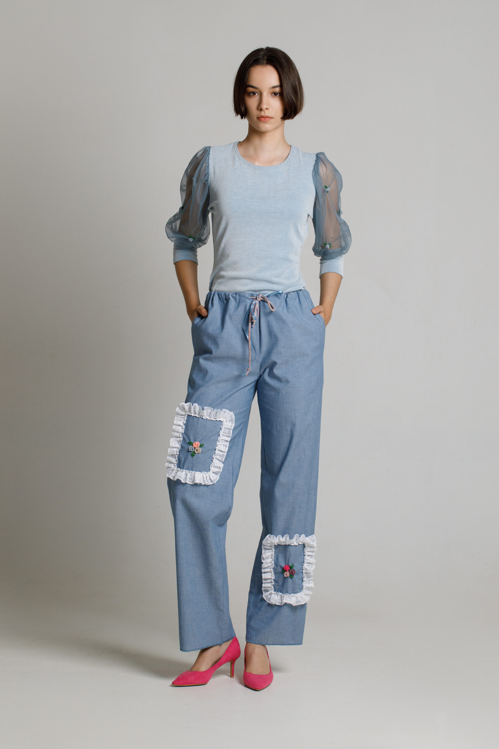 Pantalon CIELO casual din blug cu dantela. Materiale naturale, design unicat, cu broderie si aplicatii handmade