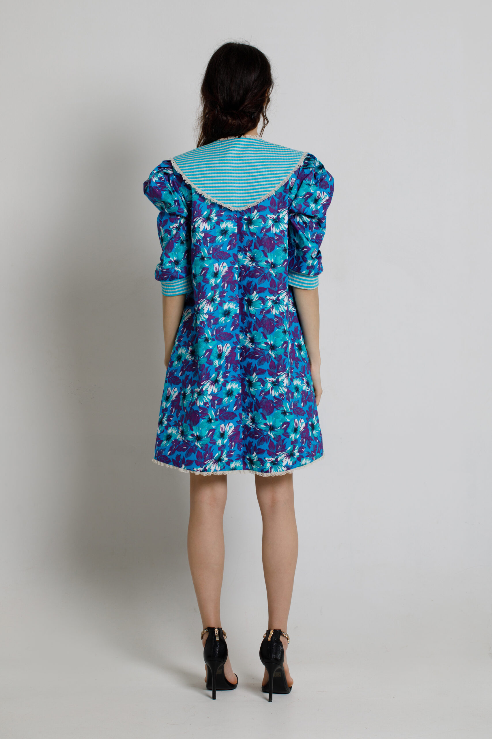 RALU Casual dress in floral poplin with detachable collar. Natural fabrics, original design, handmade embroidery