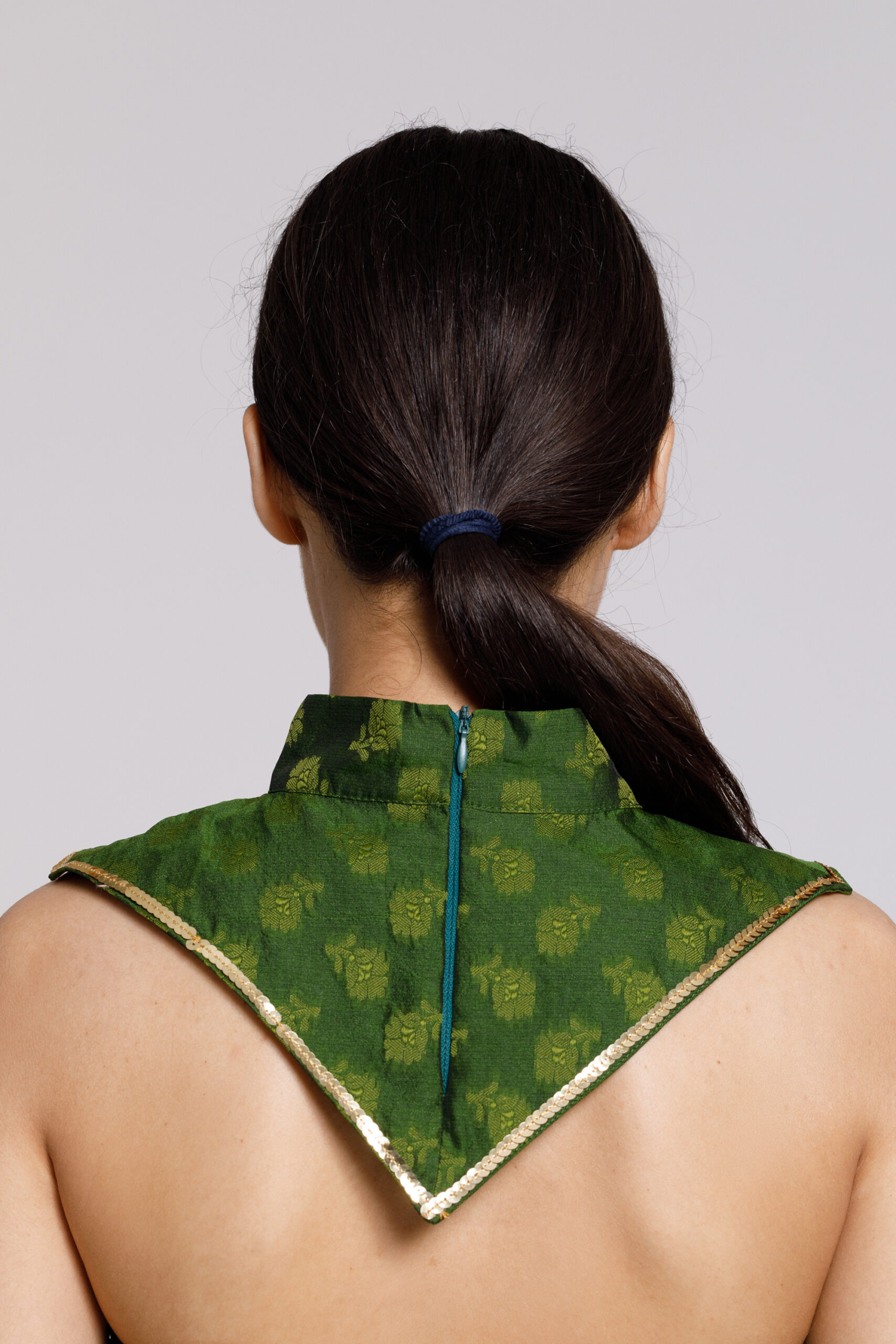 Green floral silk collar with zipper. Natural fabrics, original design, handmade embroidery