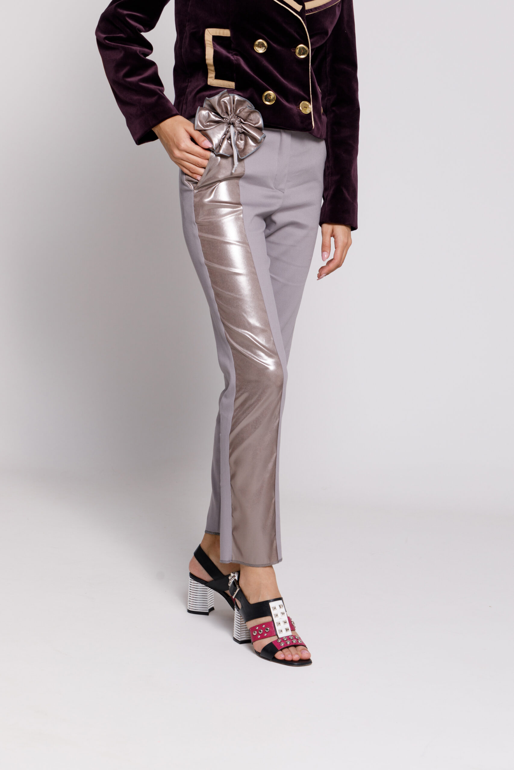 Pantalon FRANCO elegant gri cu trandafir metalizat. Materiale naturale, design unicat, cu broderie si aplicatii handmade