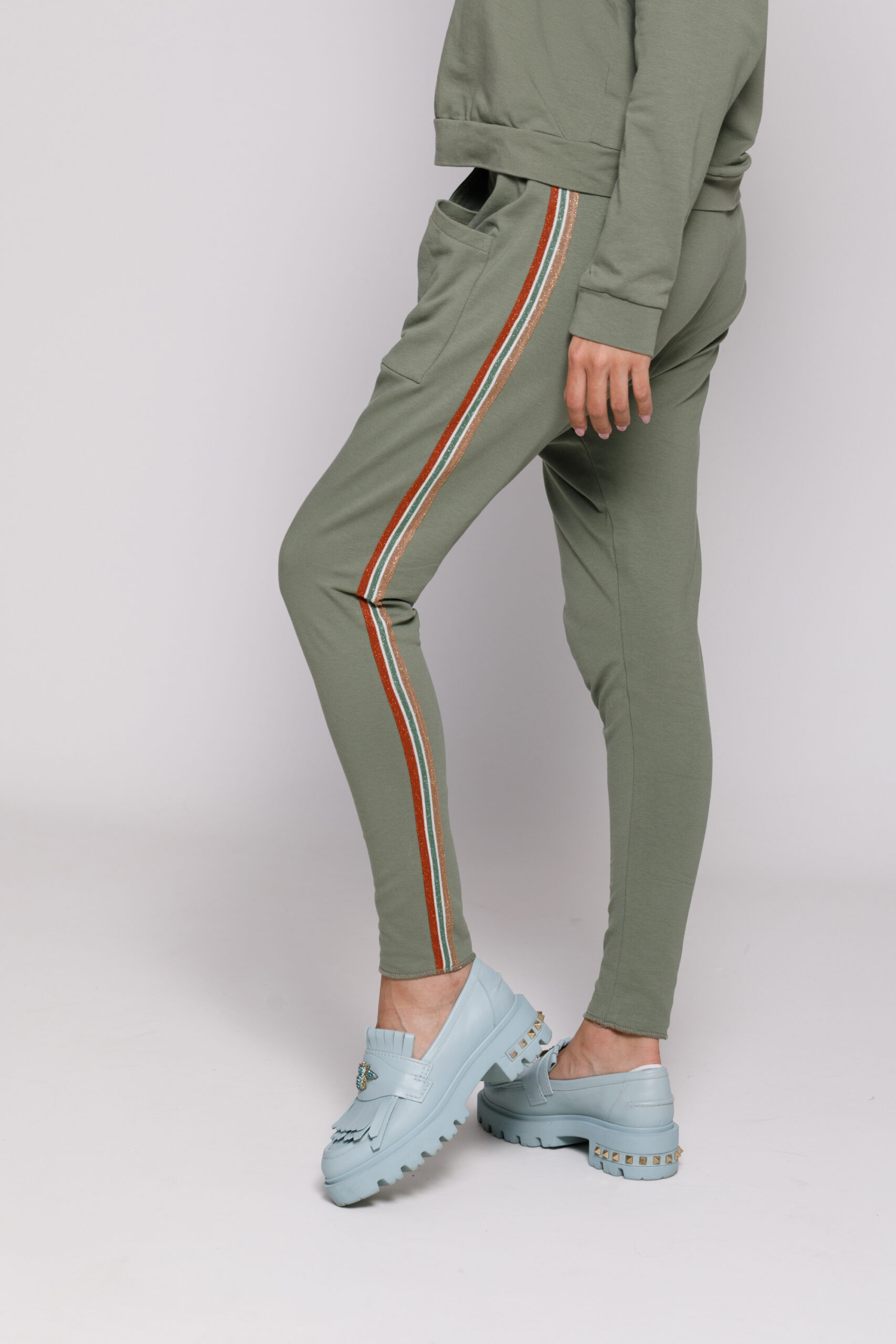Pantalon TAO kaki casual din felpa. Materiale naturale, design unicat, cu broderie si aplicatii handmade