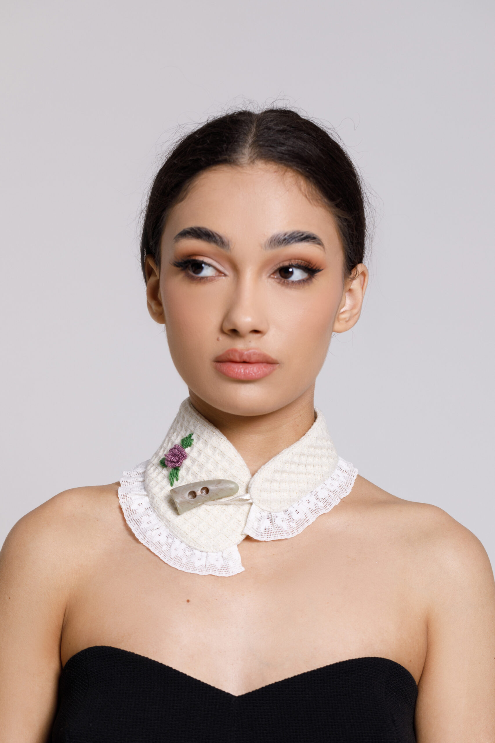 White linen collar with button. Natural fabrics, original design, handmade embroidery