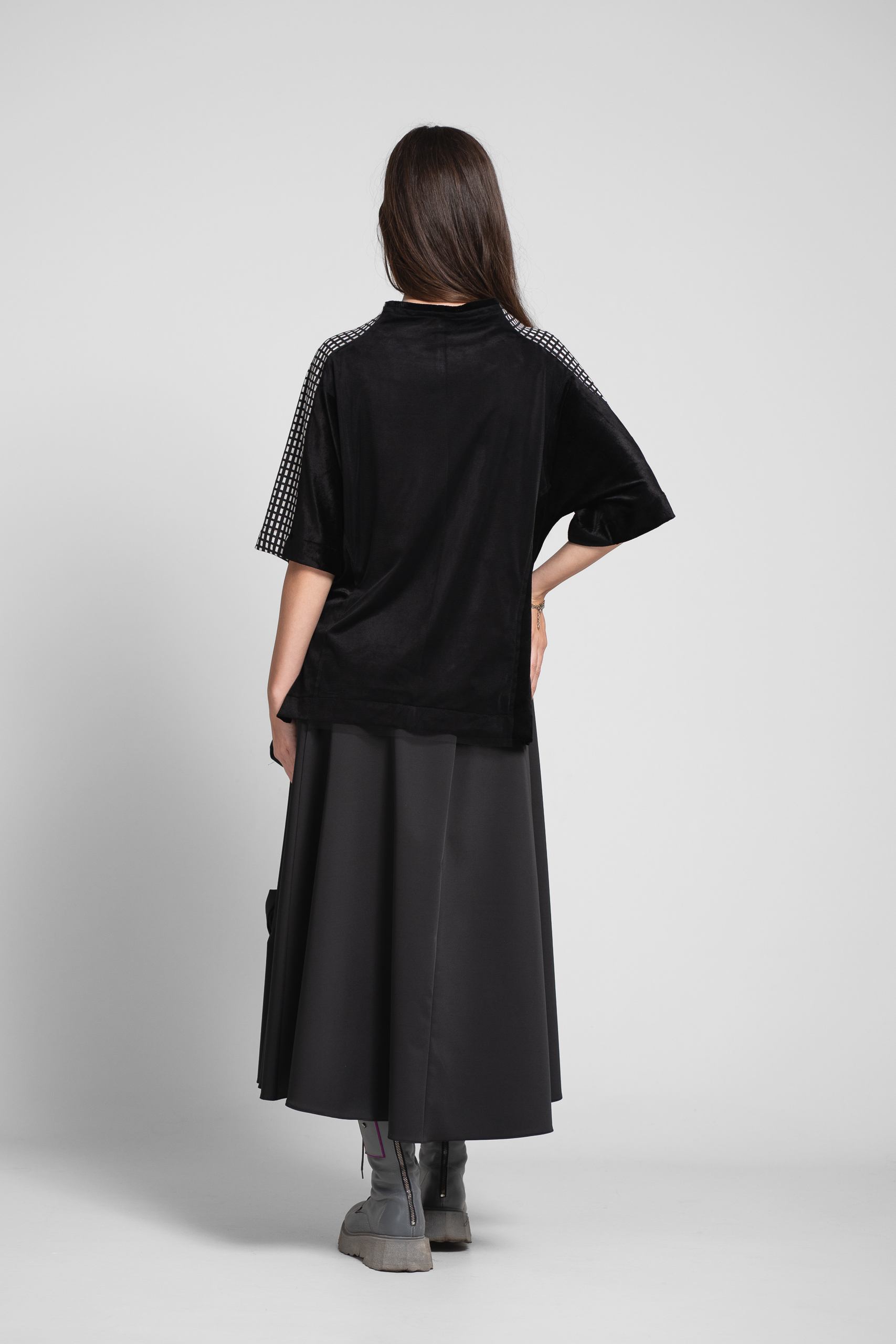 Bluza TIANA din catifea neagra. Materiale naturale, design unicat, cu broderie si aplicatii handmade