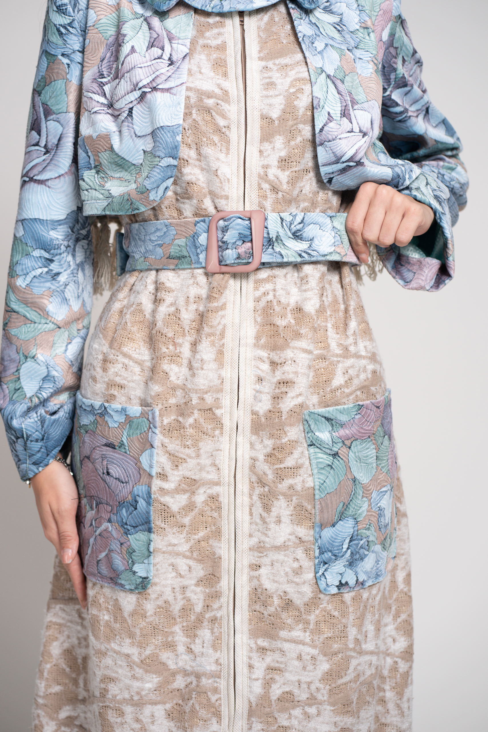 KATO OVERCOAT in velvet with floral print. Natural fabrics, original design, handmade embroidery