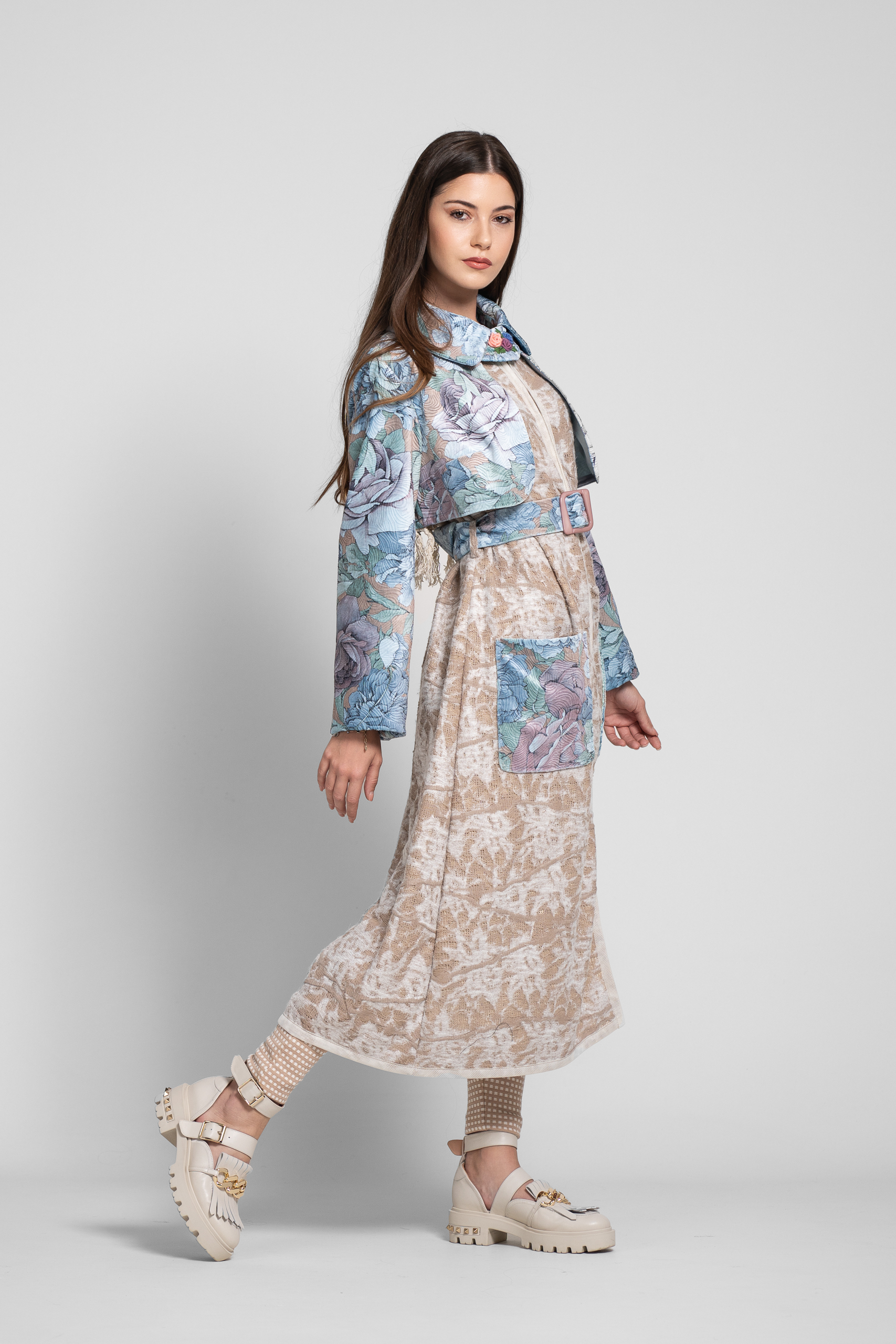 KATO OVERCOAT in velvet with floral print. Natural fabrics, original design, handmade embroidery