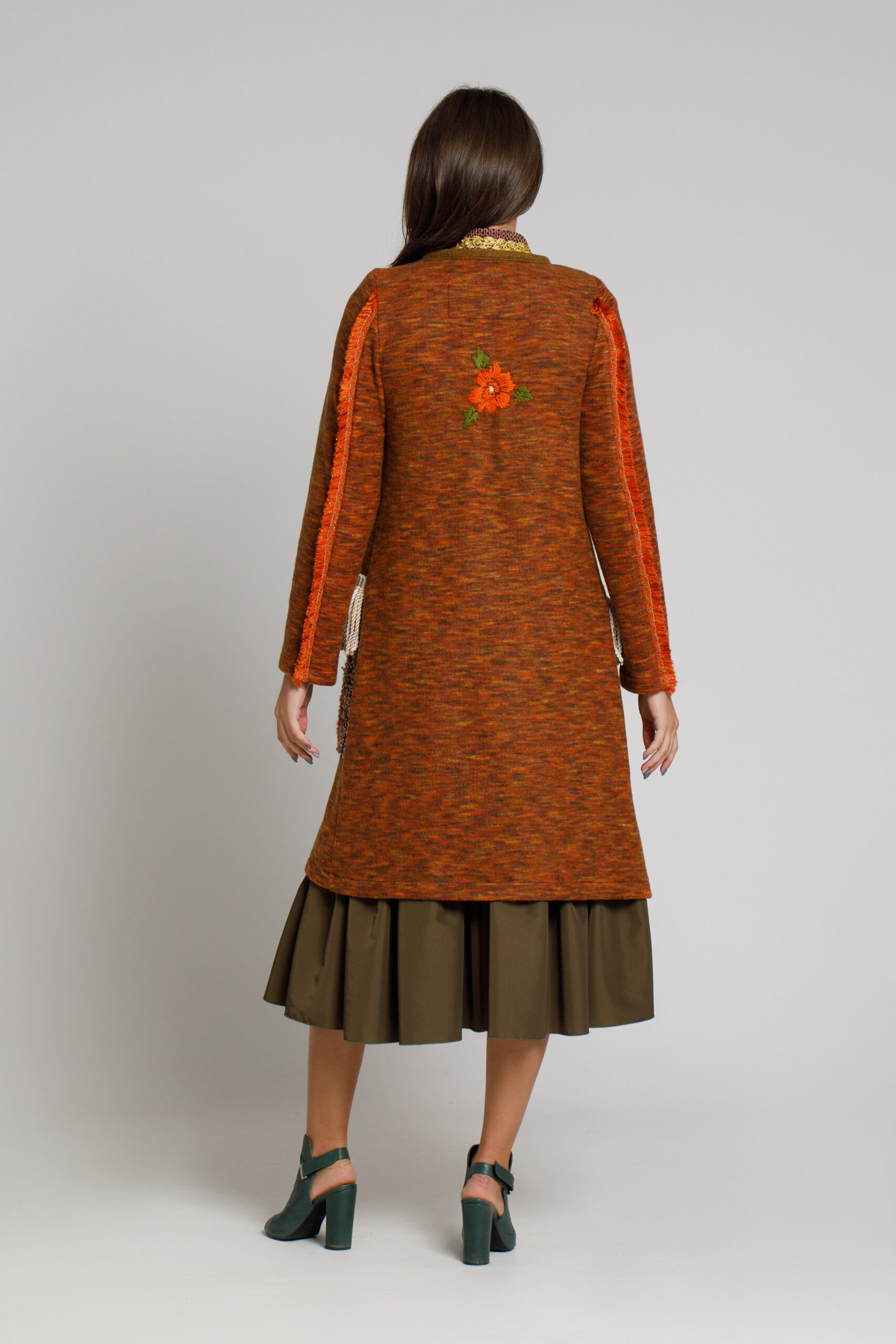 Cardigan KAREN din tricot aramiu cu buzunare si franjuri. Materiale naturale, design unicat, cu broderie si aplicatii handmade