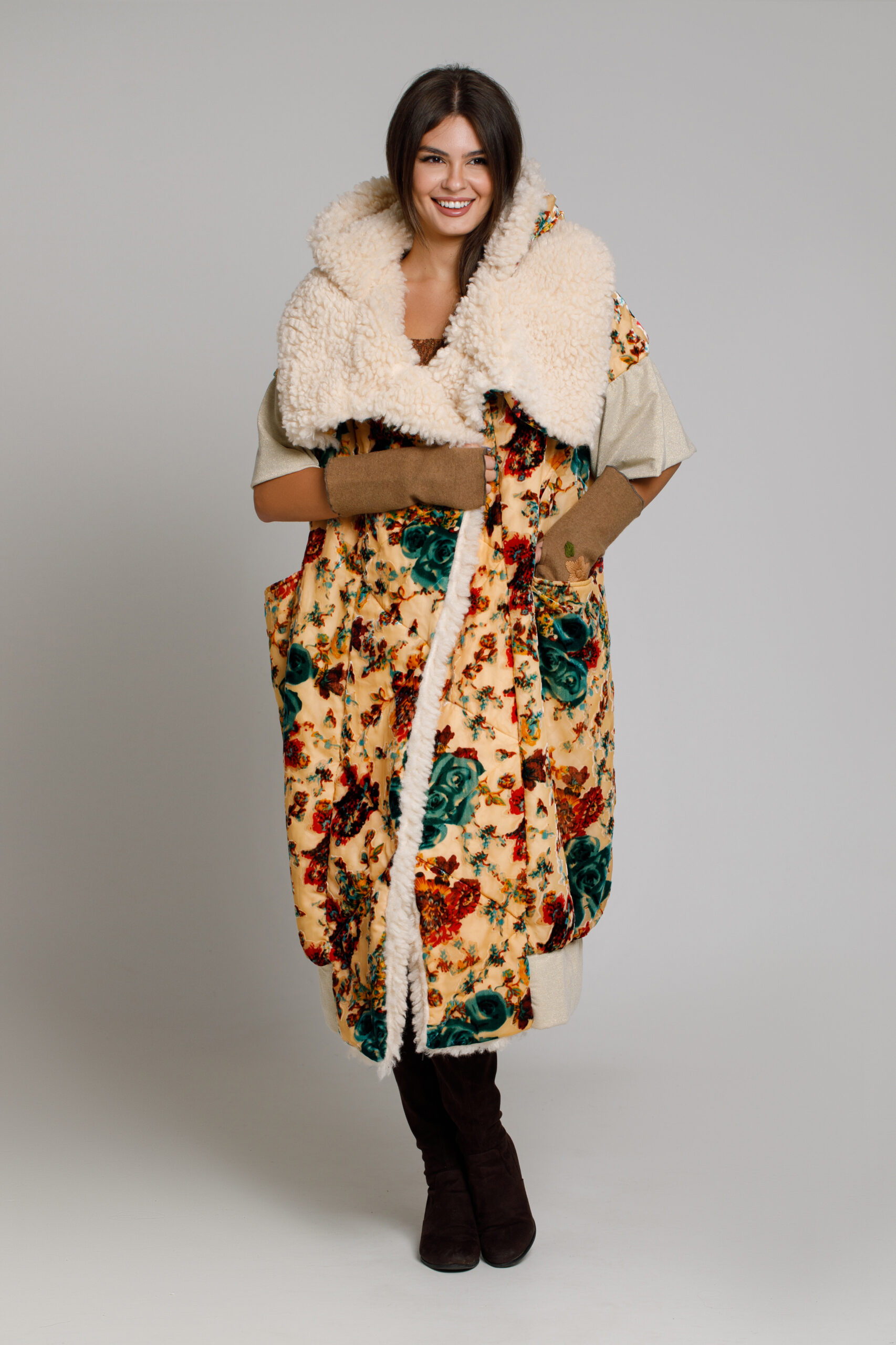 DOMA 23 Overcoat Oversize velvet with floral motifs. Natural fabrics, original design, handmade embroidery