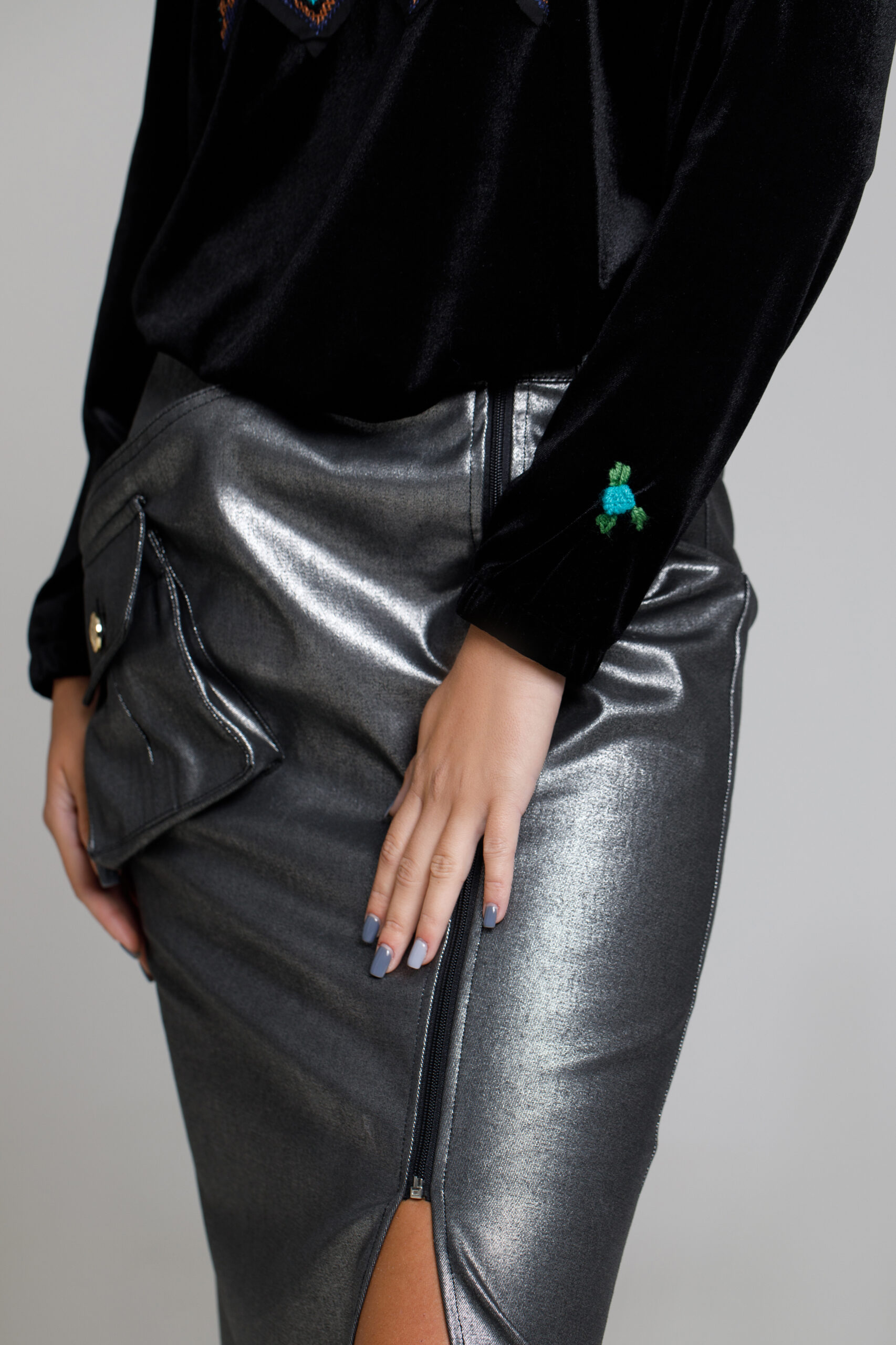 Bluza TIGER din catifea neagra. Materiale naturale, design unicat, cu broderie si aplicatii handmade