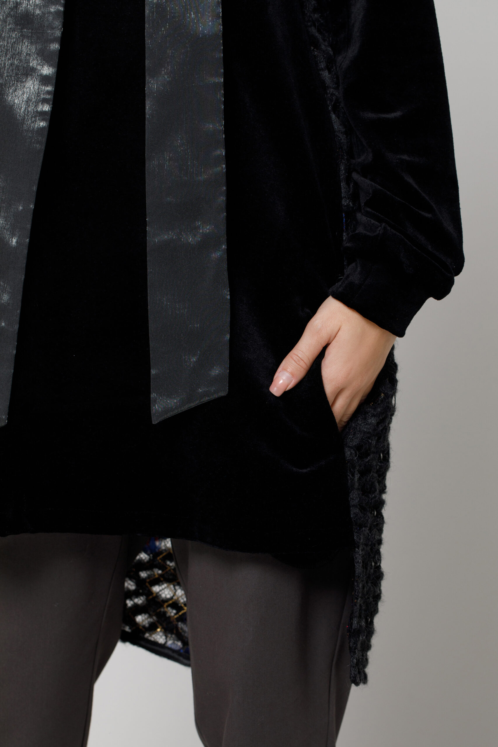 Hanorac ALARY din catifea neagra si tricot. Materiale naturale, design unicat, cu broderie si aplicatii handmade
