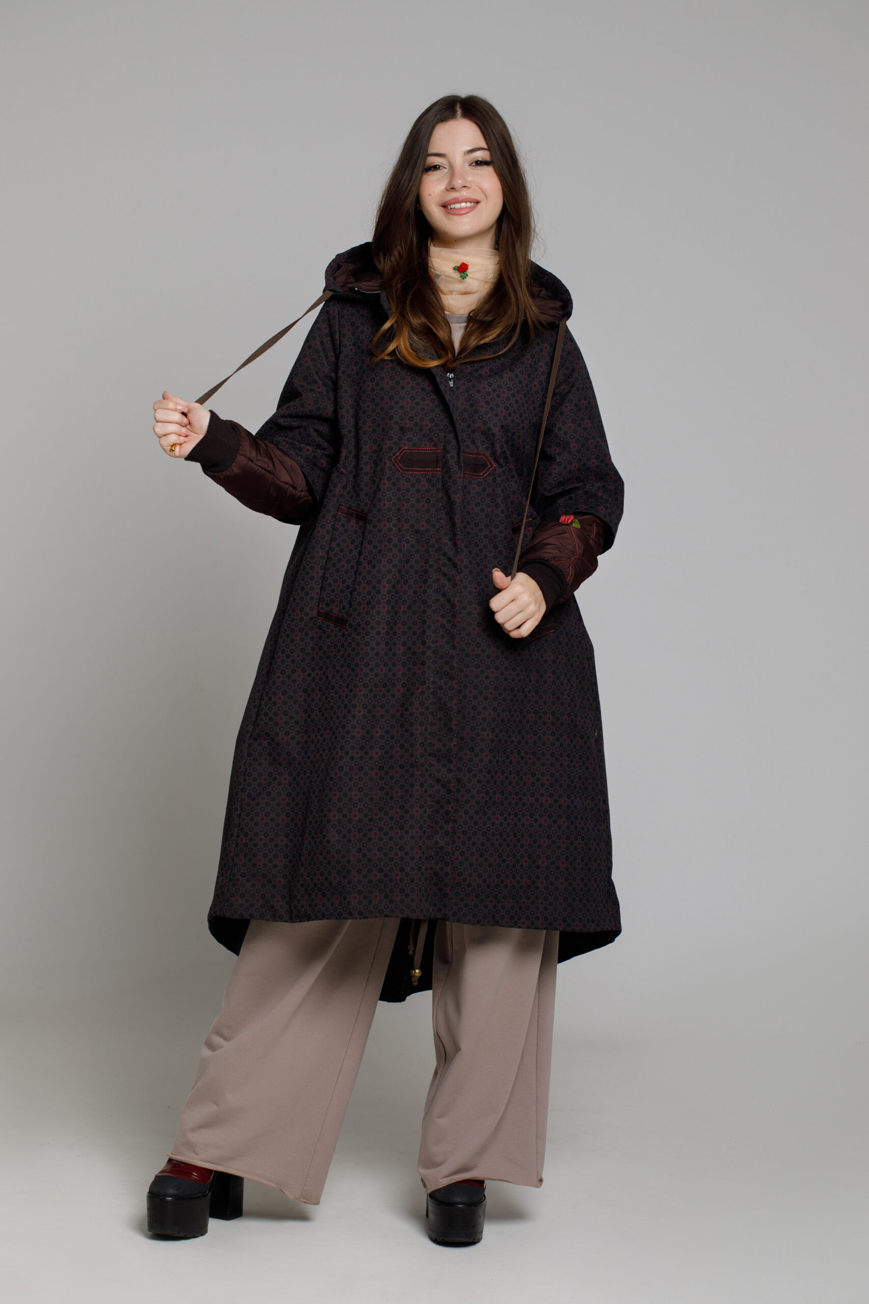 ZURY tercot overcoat with geometric and quilted print. Natural fabrics, original design, handmade embroidery