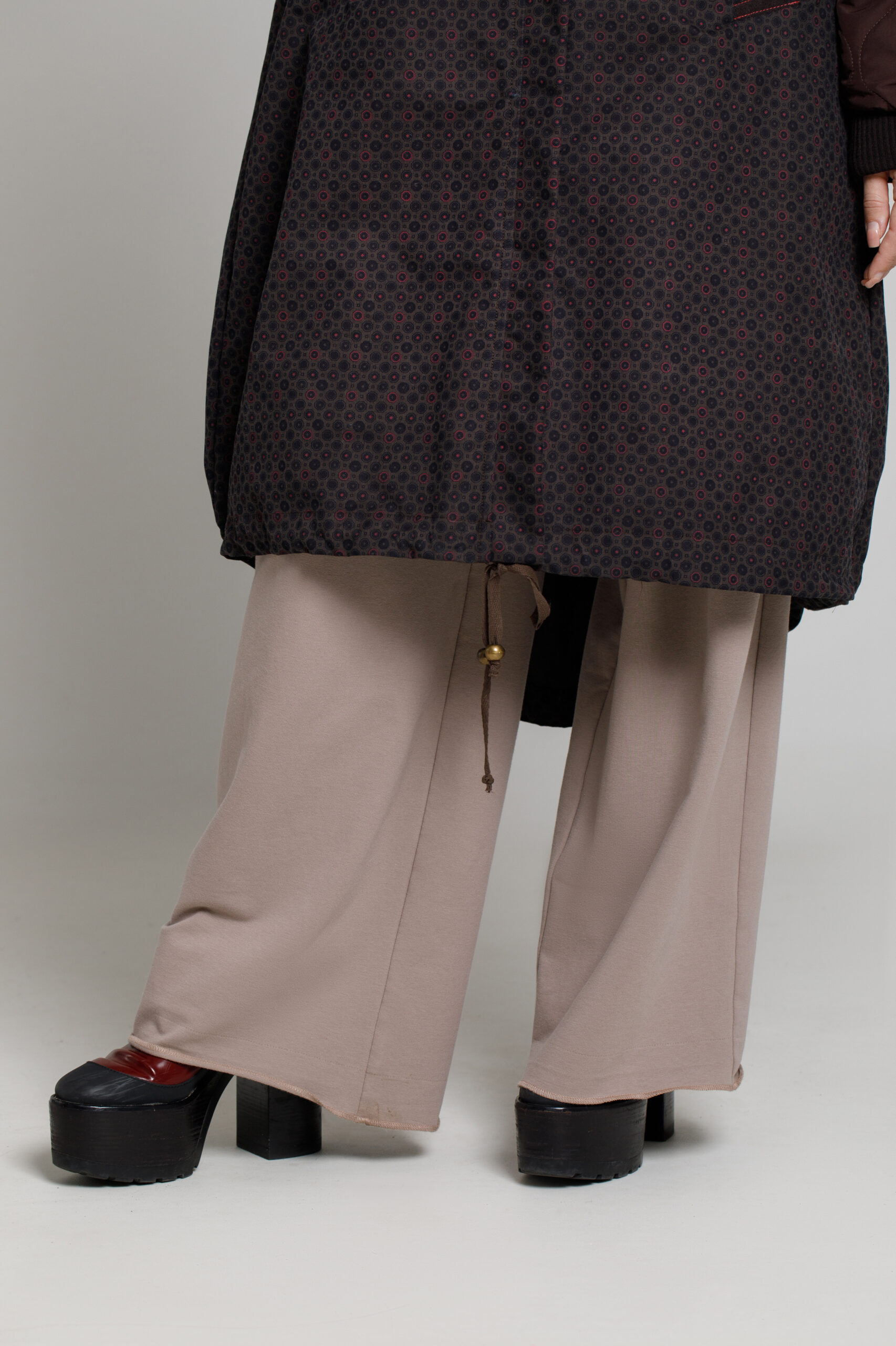 ZURY tercot overcoat with geometric and quilted print. Natural fabrics, original design, handmade embroidery