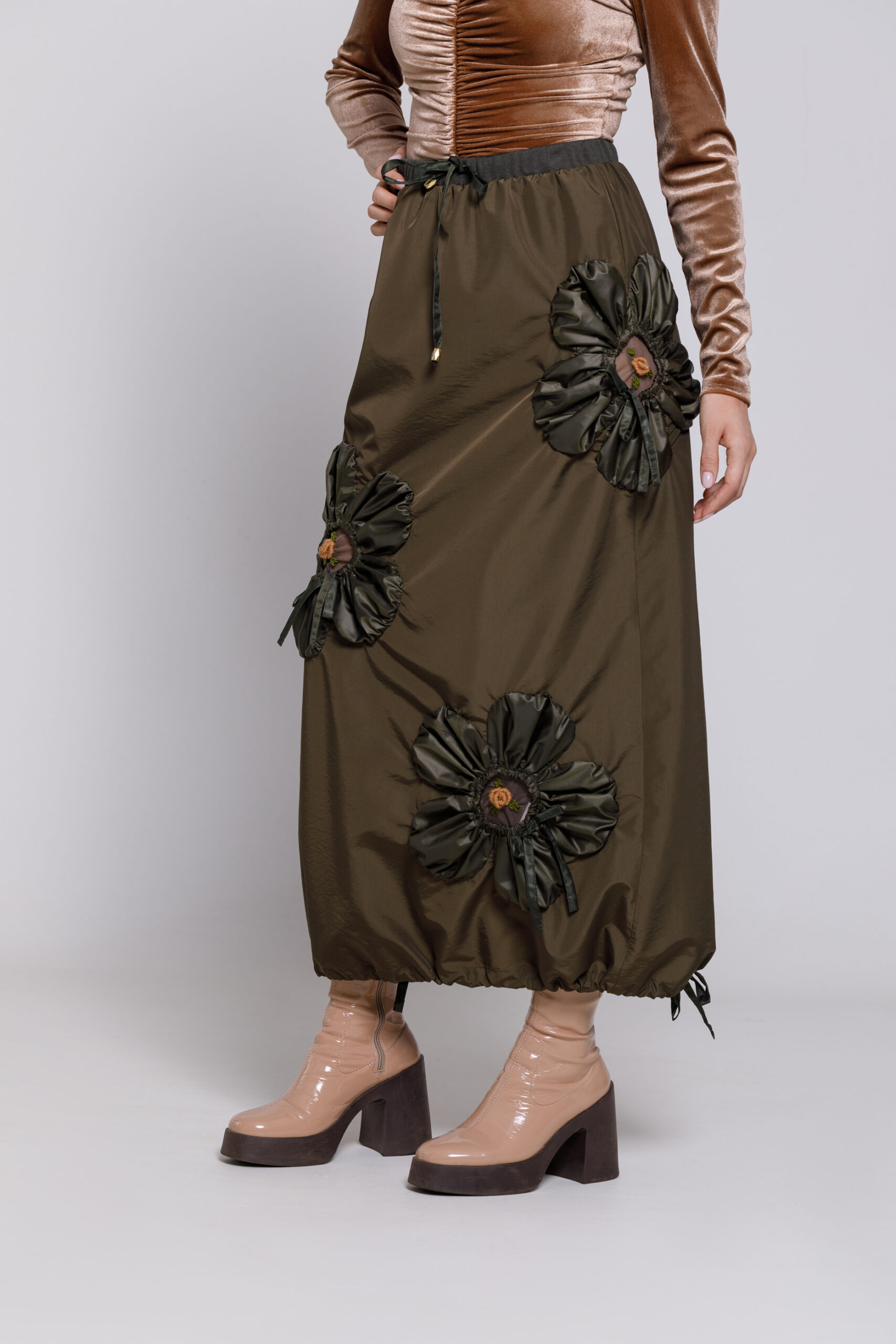 FLORY khaki skirt with volumetric flowers. Natural fabrics, original design, handmade embroidery