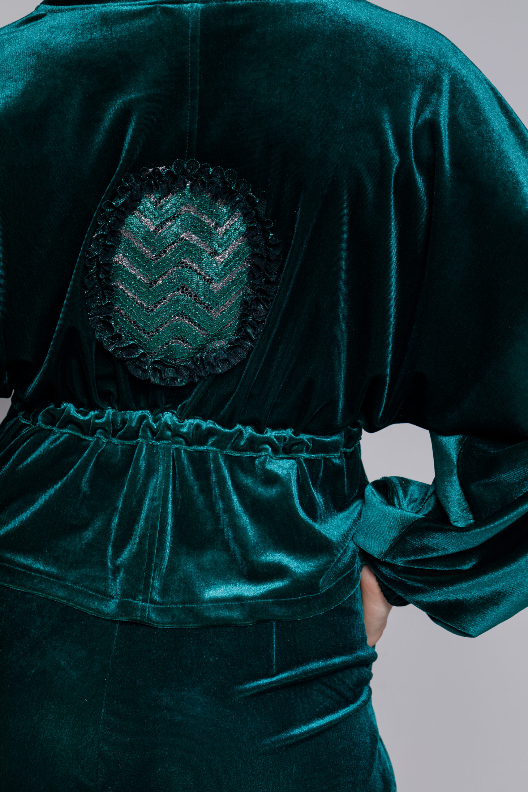 Hanorac MALIA din catifea verde smarald. Materiale naturale, design unicat, cu broderie si aplicatii handmade
