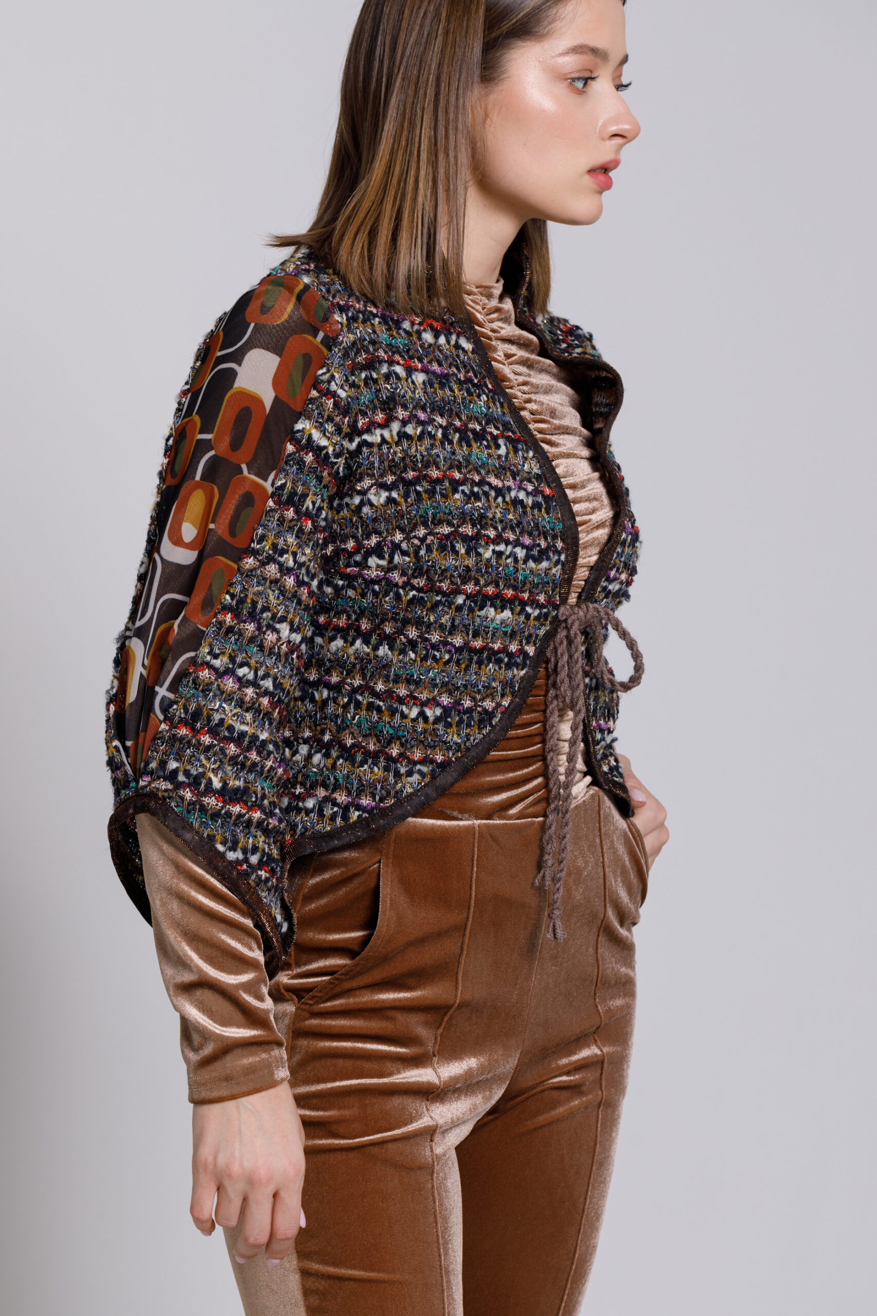 Jacheta OSIRIS aramiu cu motive geometrice tricot multicolor. Materiale naturale, design unicat, cu broderie si aplicatii handmade
