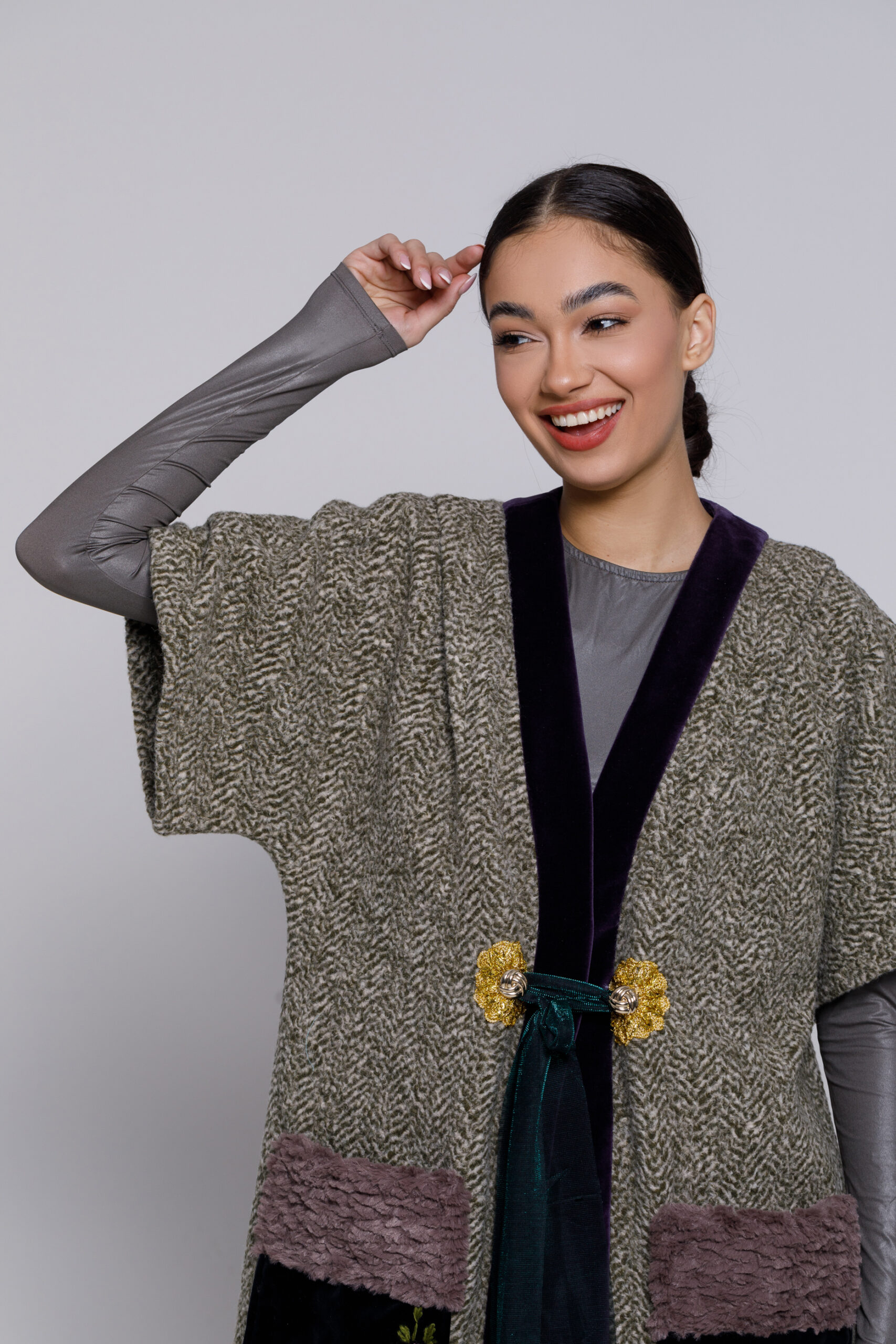 Kimono RAIN din stofa cu buzunare de catifea. Materiale naturale, design unicat, cu broderie si aplicatii handmade