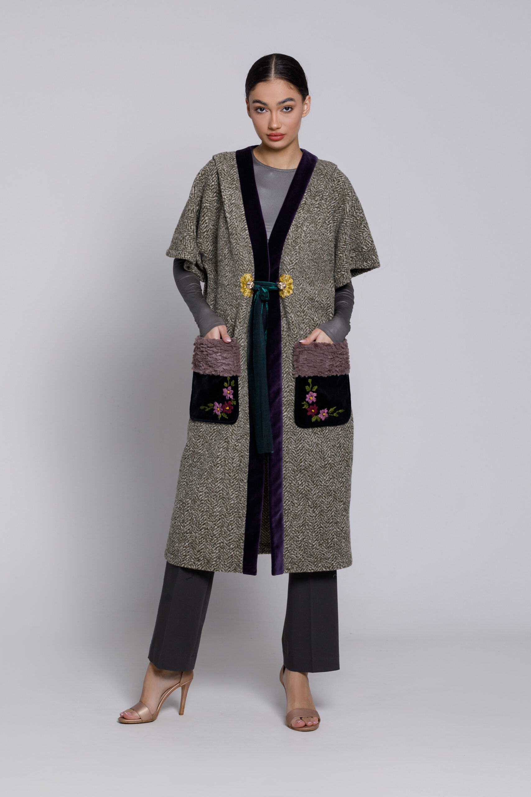 Kimono RAIN din stofa cu buzunare de catifea. Materiale naturale, design unicat, cu broderie si aplicatii handmade