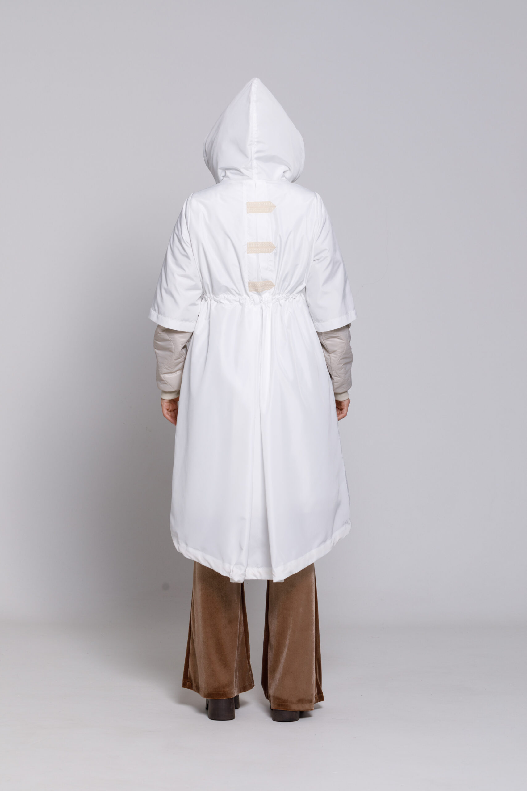 Jacheta ZURY alba din matlasat. Materiale naturale, design unicat, cu broderie si aplicatii handmade
