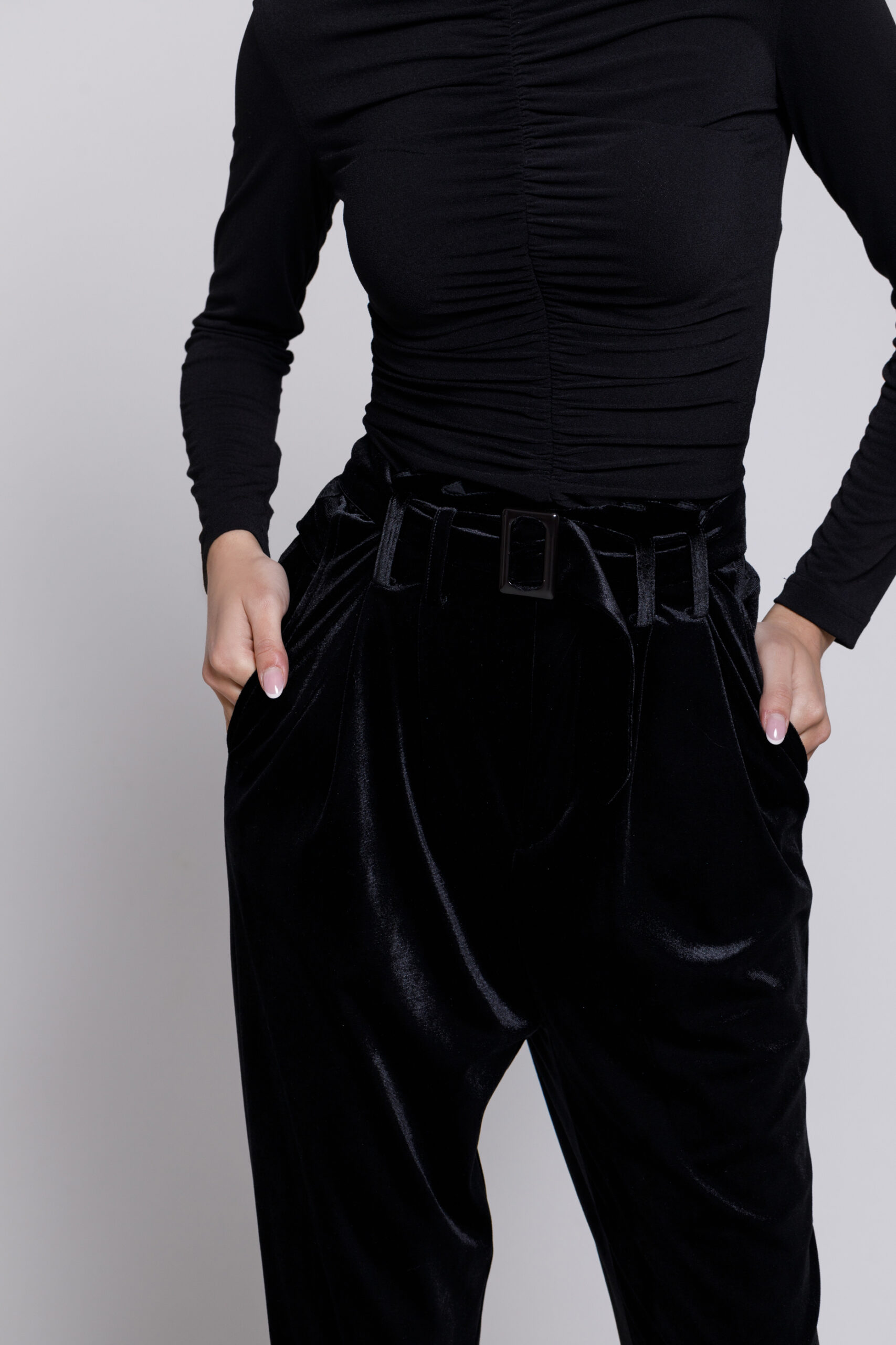Pantalon CARMEN din catifea neagra cu curea. Materiale naturale, design unicat, cu broderie si aplicatii handmade