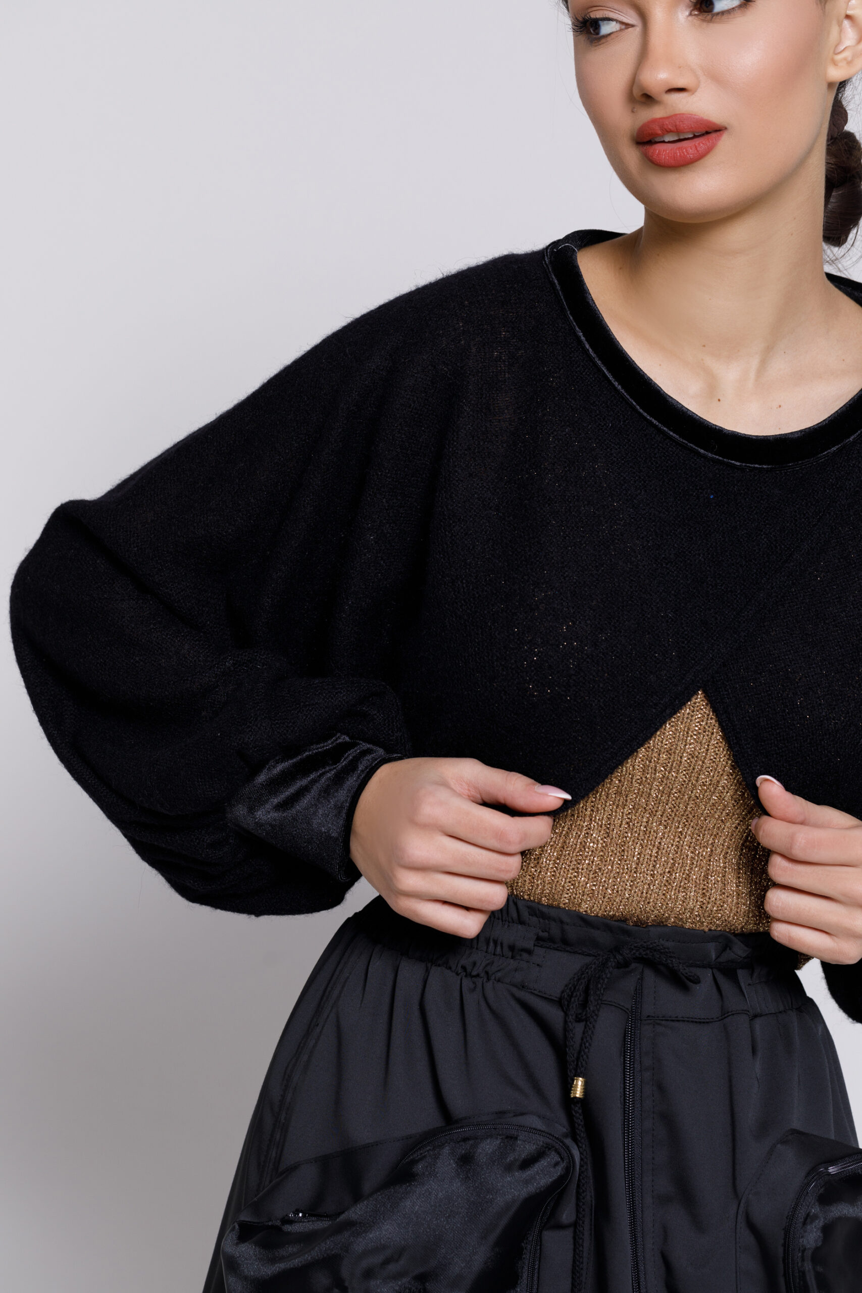 Poncho PAOLA negru din tricot. Materiale naturale, design unicat, cu broderie si aplicatii handmade