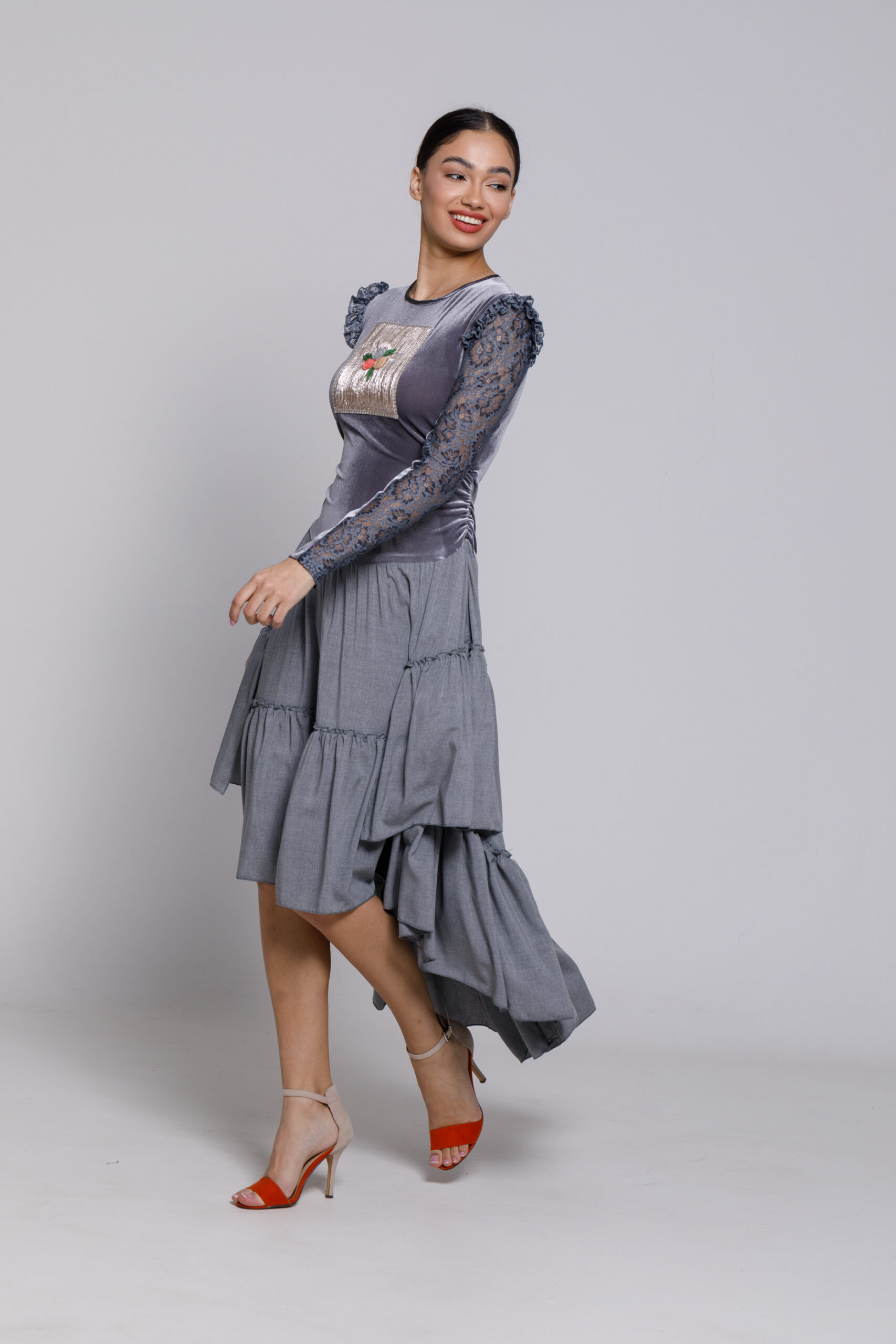 VALENTINO gray velvet and viscose dress. Natural fabrics, original design, handmade embroidery
